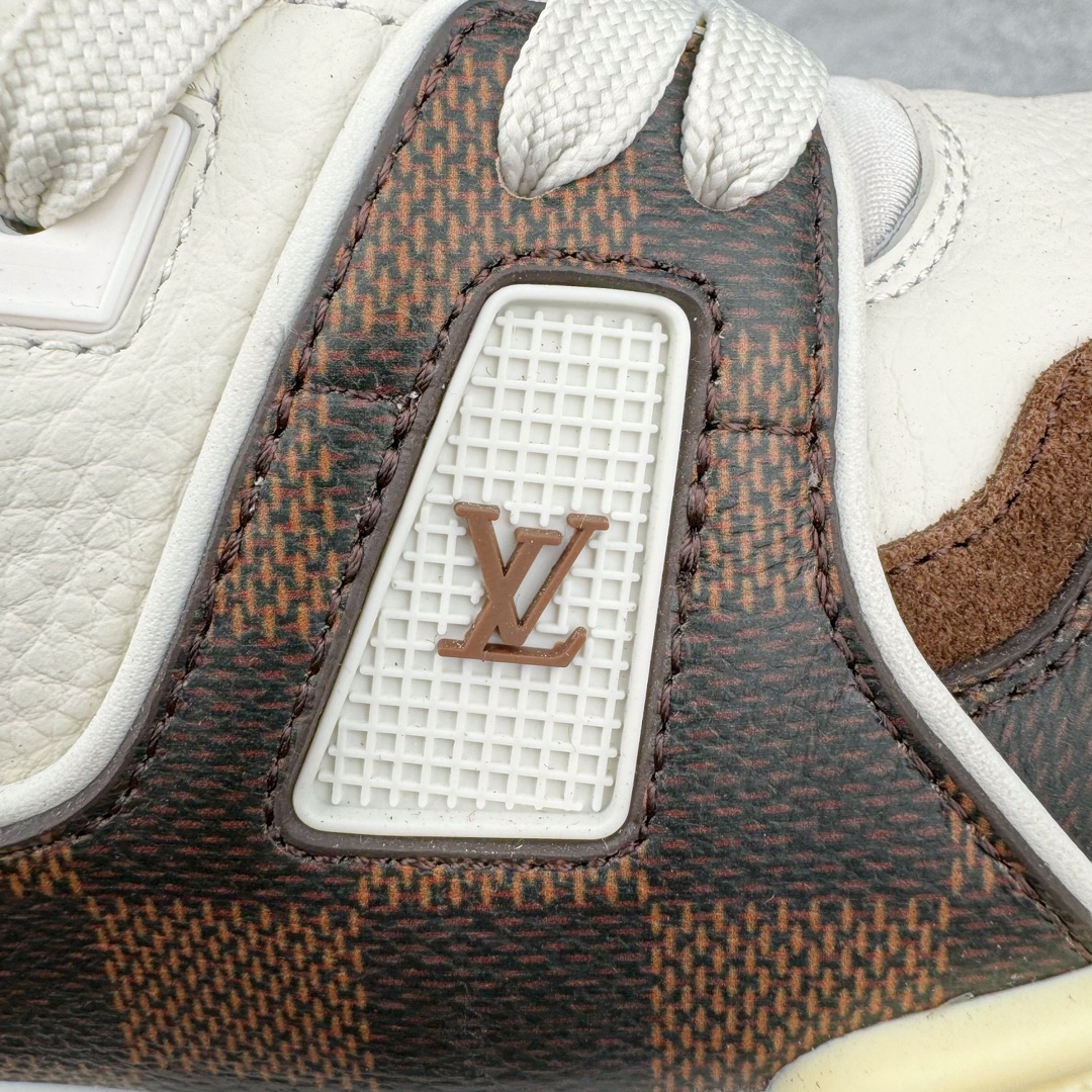 图片[18]-＃GD广顶 Louis Vuitton Trainer lv路易威登时装走秀运动时尚板鞋 外贸零售特供批次 2023全新纸板数据 印花高频效果碾压市面 市售天花板产物 耗时半年巨作 全套原厂新版原纸板楦头开发 原厂特供皮料加持 市场所有版本中综合最强的货品 GD实力大厂出品 全网最全配色更新最快 最成熟的做工稳定的品控 完美鞋型超高的清洁度 零毛边线头瑕疵 全套原楦原纸版原鞋开模 全网最具灵魂的版型 正确原装黄色鞋盒 正确中底印花 鞋面印花3D高频深度立体 全鞋电脑针车 紧密相连 针距密度一致 环保乳胶注塑鞋垫 厚度脚感还原原版 皮面裁剪部位 统一油边封口工艺 原装橡胶大底含胶量大底组合零偏差 专柜全套包装 防尘袋 说明书 质保卡 男女鞋 尺码：35 36 37 38 39 40 41 42 43 44 45-选品中心