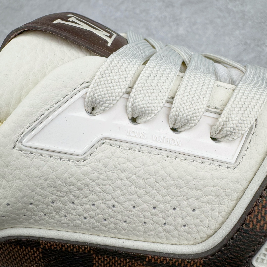 图片[16]-＃GD广顶 Louis Vuitton Trainer lv路易威登时装走秀运动时尚板鞋 外贸零售特供批次 2023全新纸板数据 印花高频效果碾压市面 市售天花板产物 耗时半年巨作 全套原厂新版原纸板楦头开发 原厂特供皮料加持 市场所有版本中综合最强的货品 GD实力大厂出品 全网最全配色更新最快 最成熟的做工稳定的品控 完美鞋型超高的清洁度 零毛边线头瑕疵 全套原楦原纸版原鞋开模 全网最具灵魂的版型 正确原装黄色鞋盒 正确中底印花 鞋面印花3D高频深度立体 全鞋电脑针车 紧密相连 针距密度一致 环保乳胶注塑鞋垫 厚度脚感还原原版 皮面裁剪部位 统一油边封口工艺 原装橡胶大底含胶量大底组合零偏差 专柜全套包装 防尘袋 说明书 质保卡 男女鞋 尺码：35 36 37 38 39 40 41 42 43 44 45-选品中心