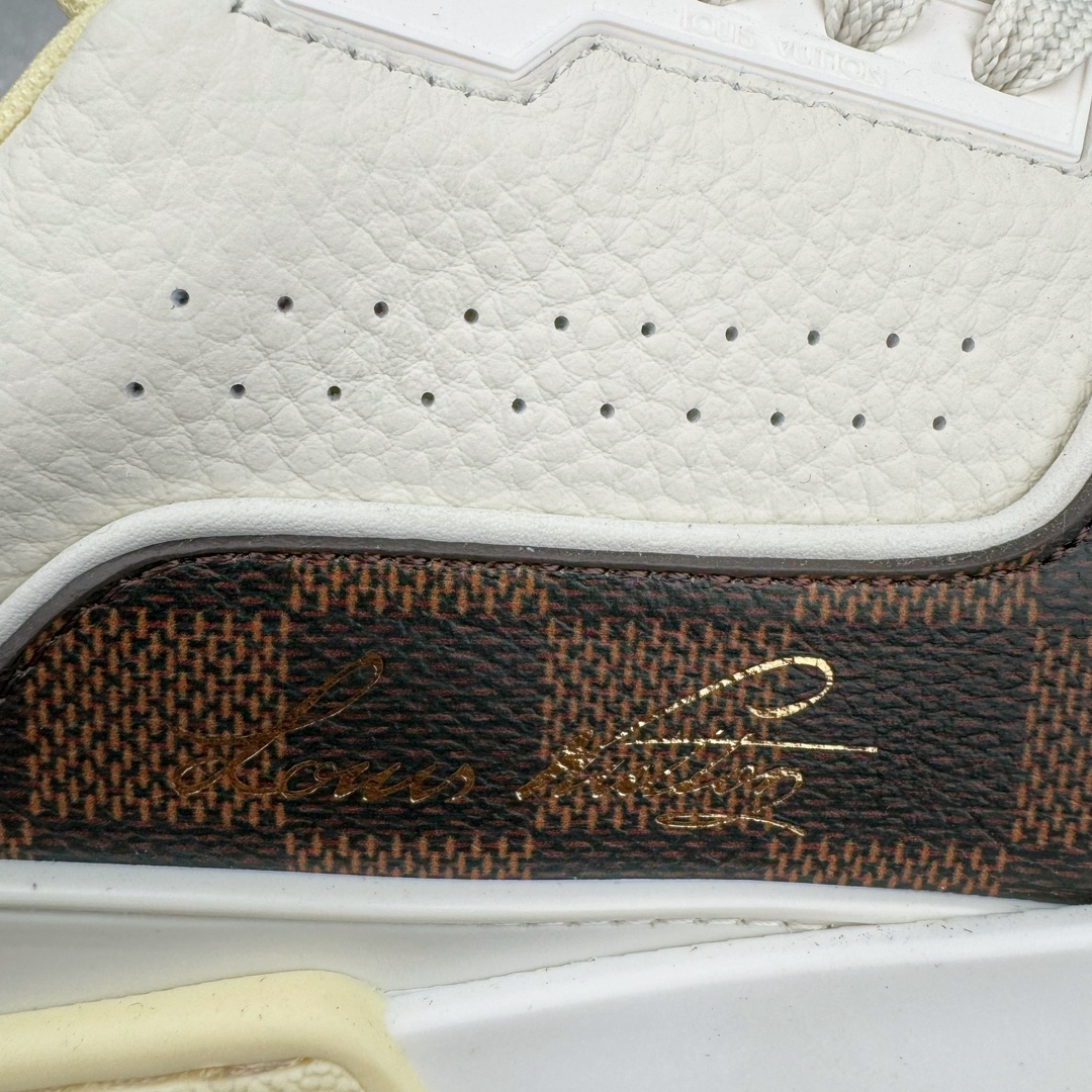 图片[17]-＃GD广顶 Louis Vuitton Trainer lv路易威登时装走秀运动时尚板鞋 外贸零售特供批次 2023全新纸板数据 印花高频效果碾压市面 市售天花板产物 耗时半年巨作 全套原厂新版原纸板楦头开发 原厂特供皮料加持 市场所有版本中综合最强的货品 GD实力大厂出品 全网最全配色更新最快 最成熟的做工稳定的品控 完美鞋型超高的清洁度 零毛边线头瑕疵 全套原楦原纸版原鞋开模 全网最具灵魂的版型 正确原装黄色鞋盒 正确中底印花 鞋面印花3D高频深度立体 全鞋电脑针车 紧密相连 针距密度一致 环保乳胶注塑鞋垫 厚度脚感还原原版 皮面裁剪部位 统一油边封口工艺 原装橡胶大底含胶量大底组合零偏差 专柜全套包装 防尘袋 说明书 质保卡 男女鞋 尺码：35 36 37 38 39 40 41 42 43 44 45-选品中心