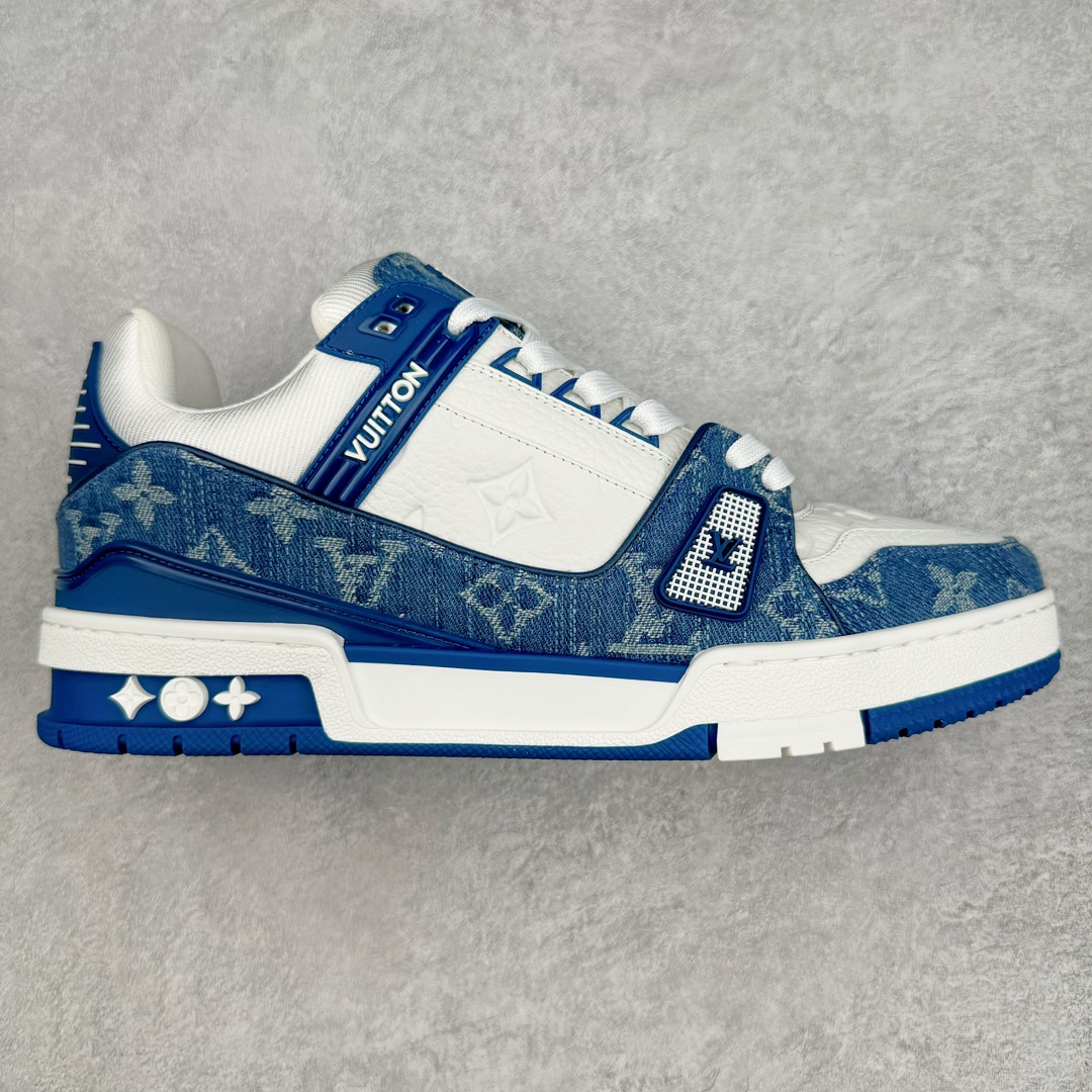 ＃GD广顶 Louis Vuitton Trainer lv路易威登时装走秀运动时尚板鞋 外贸零售特供批次 2023全新纸板数据 印花高频效果碾压市面 市售天花板产物 耗时半年巨作 全套原厂新版原纸板楦头开发 原厂特供皮料加持 市场所有版本中综合最强的货品 GD实力大厂出品 全网最全配色更新最快 最成熟的做工稳定的品控 完美鞋型超高的清洁度 零毛边线头瑕疵 全套原楦原纸版原鞋开模 全网最具灵魂的版型 正确原装黄色鞋盒 正确中底印花 鞋面印花3D高频深度立体 全鞋电脑针车 紧密相连 针距密度一致 环保乳胶注塑鞋垫 厚度脚感还原原版 皮面裁剪部位 统一油边封口工艺 原装橡胶大底含胶量大底组合零偏差 专柜全套包装 防尘袋 说明书 质保卡 男女鞋 尺码：35 36 37 38 39 40 41 42 43 44 45-选品中心