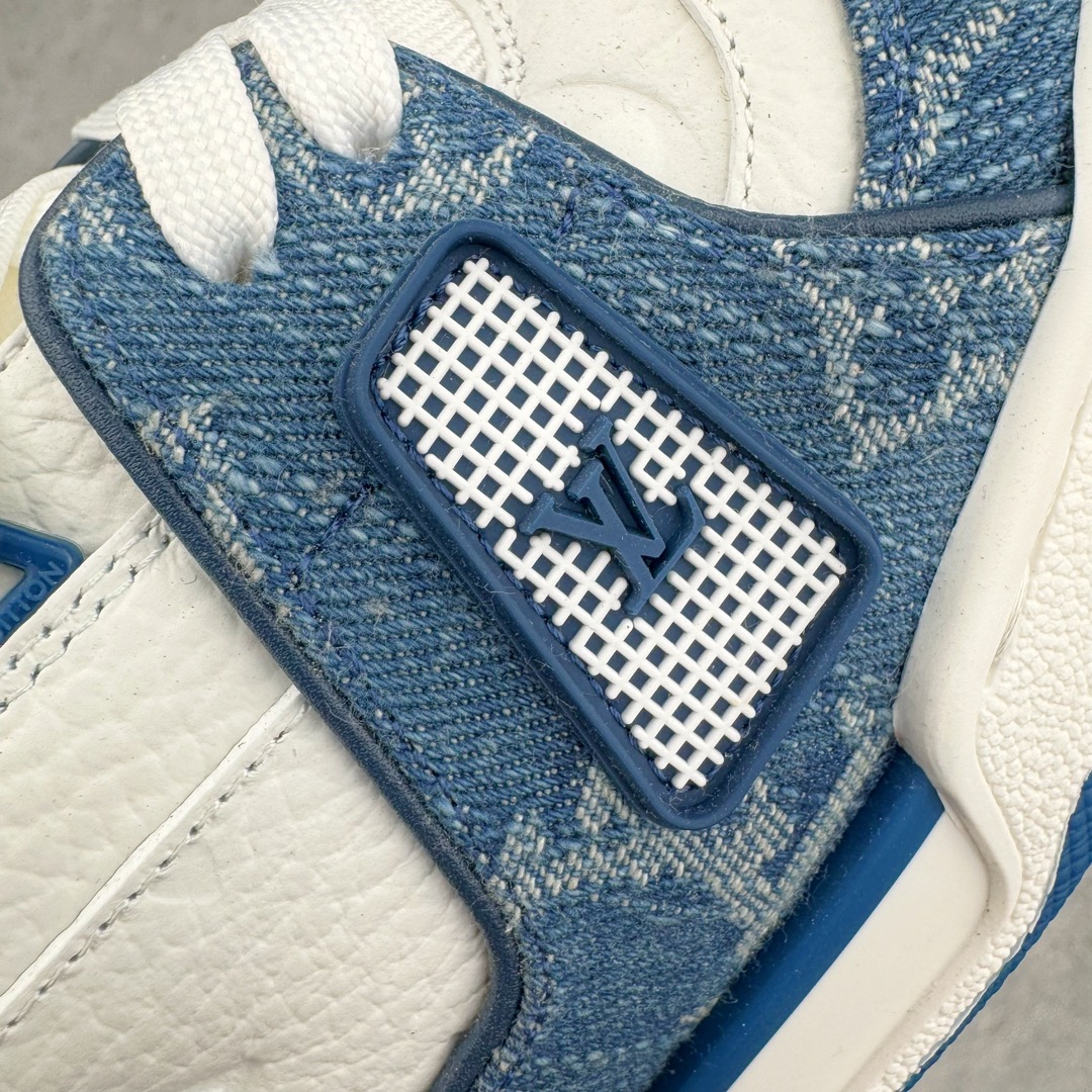 图片[16]-＃GD广顶 Louis Vuitton Trainer lv路易威登时装走秀运动时尚板鞋 外贸零售特供批次 2023全新纸板数据 印花高频效果碾压市面 市售天花板产物 耗时半年巨作 全套原厂新版原纸板楦头开发 原厂特供皮料加持 市场所有版本中综合最强的货品 GD实力大厂出品 全网最全配色更新最快 最成熟的做工稳定的品控 完美鞋型超高的清洁度 零毛边线头瑕疵 全套原楦原纸版原鞋开模 全网最具灵魂的版型 正确原装黄色鞋盒 正确中底印花 鞋面印花3D高频深度立体 全鞋电脑针车 紧密相连 针距密度一致 环保乳胶注塑鞋垫 厚度脚感还原原版 皮面裁剪部位 统一油边封口工艺 原装橡胶大底含胶量大底组合零偏差 专柜全套包装 防尘袋 说明书 质保卡 男女鞋 尺码：35 36 37 38 39 40 41 42 43 44 45-选品中心