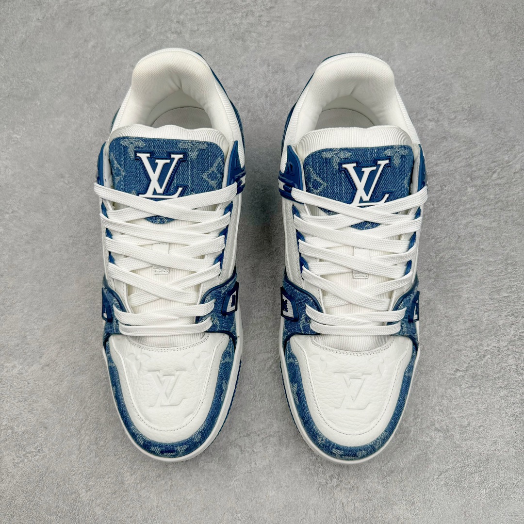 图片[2]-＃GD广顶 Louis Vuitton Trainer lv路易威登时装走秀运动时尚板鞋 外贸零售特供批次 2023全新纸板数据 印花高频效果碾压市面 市售天花板产物 耗时半年巨作 全套原厂新版原纸板楦头开发 原厂特供皮料加持 市场所有版本中综合最强的货品 GD实力大厂出品 全网最全配色更新最快 最成熟的做工稳定的品控 完美鞋型超高的清洁度 零毛边线头瑕疵 全套原楦原纸版原鞋开模 全网最具灵魂的版型 正确原装黄色鞋盒 正确中底印花 鞋面印花3D高频深度立体 全鞋电脑针车 紧密相连 针距密度一致 环保乳胶注塑鞋垫 厚度脚感还原原版 皮面裁剪部位 统一油边封口工艺 原装橡胶大底含胶量大底组合零偏差 专柜全套包装 防尘袋 说明书 质保卡 男女鞋 尺码：35 36 37 38 39 40 41 42 43 44 45-选品中心