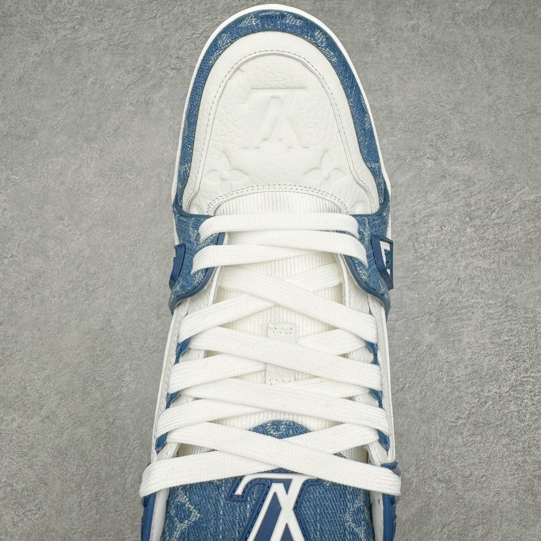 图片[4]-＃GD广顶 Louis Vuitton Trainer lv路易威登时装走秀运动时尚板鞋 外贸零售特供批次 2023全新纸板数据 印花高频效果碾压市面 市售天花板产物 耗时半年巨作 全套原厂新版原纸板楦头开发 原厂特供皮料加持 市场所有版本中综合最强的货品 GD实力大厂出品 全网最全配色更新最快 最成熟的做工稳定的品控 完美鞋型超高的清洁度 零毛边线头瑕疵 全套原楦原纸版原鞋开模 全网最具灵魂的版型 正确原装黄色鞋盒 正确中底印花 鞋面印花3D高频深度立体 全鞋电脑针车 紧密相连 针距密度一致 环保乳胶注塑鞋垫 厚度脚感还原原版 皮面裁剪部位 统一油边封口工艺 原装橡胶大底含胶量大底组合零偏差 专柜全套包装 防尘袋 说明书 质保卡 男女鞋 尺码：35 36 37 38 39 40 41 42 43 44 45-选品中心