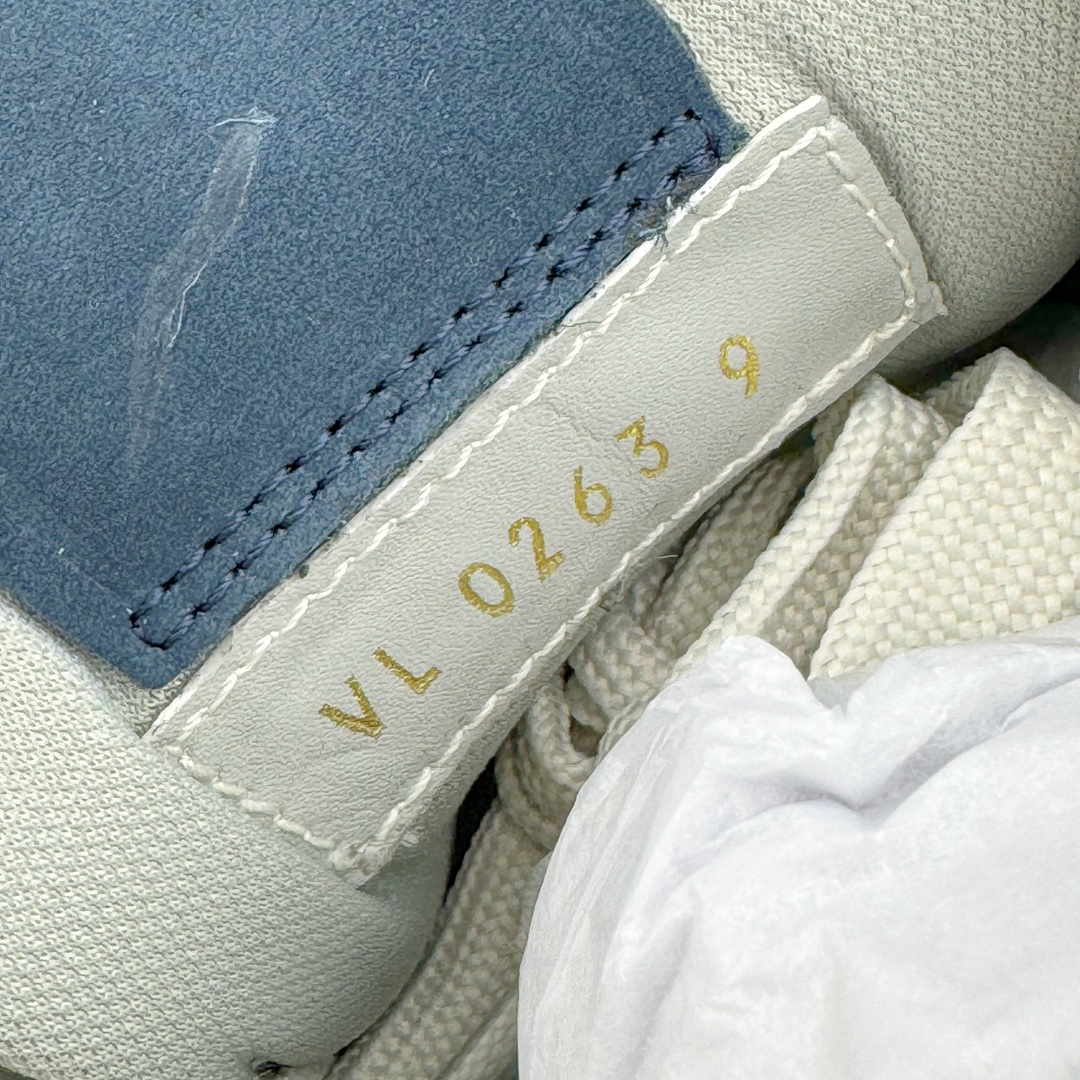 图片[10]-＃GD广顶 Louis Vuitton Trainer lv路易威登时装走秀运动时尚板鞋 外贸零售特供批次 2023全新纸板数据 印花高频效果碾压市面 市售天花板产物 耗时半年巨作 全套原厂新版原纸板楦头开发 原厂特供皮料加持 市场所有版本中综合最强的货品 GD实力大厂出品 全网最全配色更新最快 最成熟的做工稳定的品控 完美鞋型超高的清洁度 零毛边线头瑕疵 全套原楦原纸版原鞋开模 全网最具灵魂的版型 正确原装黄色鞋盒 正确中底印花 鞋面印花3D高频深度立体 全鞋电脑针车 紧密相连 针距密度一致 环保乳胶注塑鞋垫 厚度脚感还原原版 皮面裁剪部位 统一油边封口工艺 原装橡胶大底含胶量大底组合零偏差 专柜全套包装 防尘袋 说明书 质保卡 男女鞋 尺码：35 36 37 38 39 40 41 42 43 44 45-选品中心