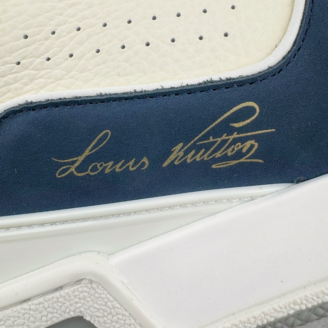 图片[17]-＃GD广顶 Louis Vuitton Trainer lv路易威登时装走秀运动时尚板鞋 外贸零售特供批次 2023全新纸板数据 印花高频效果碾压市面 市售天花板产物 耗时半年巨作 全套原厂新版原纸板楦头开发 原厂特供皮料加持 市场所有版本中综合最强的货品 GD实力大厂出品 全网最全配色更新最快 最成熟的做工稳定的品控 完美鞋型超高的清洁度 零毛边线头瑕疵 全套原楦原纸版原鞋开模 全网最具灵魂的版型 正确原装黄色鞋盒 正确中底印花 鞋面印花3D高频深度立体 全鞋电脑针车 紧密相连 针距密度一致 环保乳胶注塑鞋垫 厚度脚感还原原版 皮面裁剪部位 统一油边封口工艺 原装橡胶大底含胶量大底组合零偏差 专柜全套包装 防尘袋 说明书 质保卡 男女鞋 尺码：35 36 37 38 39 40 41 42 43 44 45-选品中心