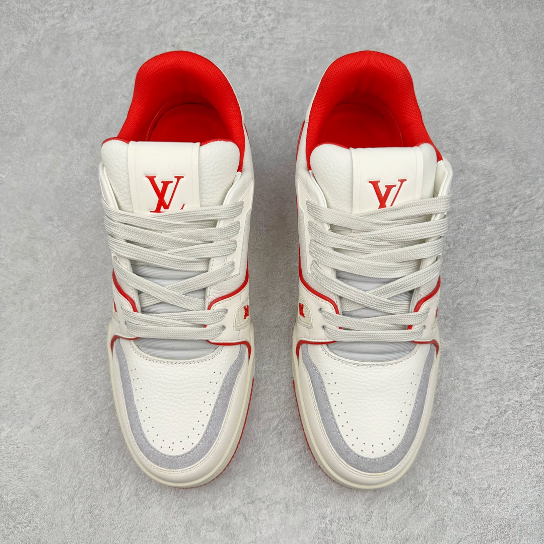 图片[2]-＃GD广顶 Louis Vuitton Trainer lv路易威登时装走秀运动时尚板鞋 外贸零售特供批次 2023全新纸板数据 印花高频效果碾压市面 市售天花板产物 耗时半年巨作 全套原厂新版原纸板楦头开发 原厂特供皮料加持 市场所有版本中综合最强的货品 GD实力大厂出品 全网最全配色更新最快 最成熟的做工稳定的品控 完美鞋型超高的清洁度 零毛边线头瑕疵 全套原楦原纸版原鞋开模 全网最具灵魂的版型 正确原装黄色鞋盒 正确中底印花 鞋面印花3D高频深度立体 全鞋电脑针车 紧密相连 针距密度一致 环保乳胶注塑鞋垫 厚度脚感还原原版 皮面裁剪部位 统一油边封口工艺 原装橡胶大底含胶量大底组合零偏差 专柜全套包装 防尘袋 说明书 质保卡 男女鞋 尺码：35 36 37 38 39 40 41 42 43 44 45-选品中心