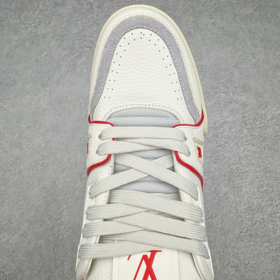 图片[4]-＃GD广顶 Louis Vuitton Trainer lv路易威登时装走秀运动时尚板鞋 外贸零售特供批次 2023全新纸板数据 印花高频效果碾压市面 市售天花板产物 耗时半年巨作 全套原厂新版原纸板楦头开发 原厂特供皮料加持 市场所有版本中综合最强的货品 GD实力大厂出品 全网最全配色更新最快 最成熟的做工稳定的品控 完美鞋型超高的清洁度 零毛边线头瑕疵 全套原楦原纸版原鞋开模 全网最具灵魂的版型 正确原装黄色鞋盒 正确中底印花 鞋面印花3D高频深度立体 全鞋电脑针车 紧密相连 针距密度一致 环保乳胶注塑鞋垫 厚度脚感还原原版 皮面裁剪部位 统一油边封口工艺 原装橡胶大底含胶量大底组合零偏差 专柜全套包装 防尘袋 说明书 质保卡 男女鞋 尺码：35 36 37 38 39 40 41 42 43 44 45-选品中心