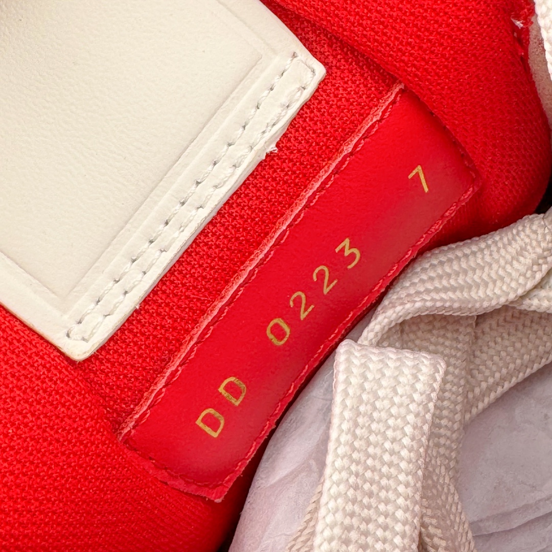 图片[18]-＃GD广顶 Louis Vuitton Trainer lv路易威登时装走秀运动时尚板鞋 外贸零售特供批次 2023全新纸板数据 印花高频效果碾压市面 市售天花板产物 耗时半年巨作 全套原厂新版原纸板楦头开发 原厂特供皮料加持 市场所有版本中综合最强的货品 GD实力大厂出品 全网最全配色更新最快 最成熟的做工稳定的品控 完美鞋型超高的清洁度 零毛边线头瑕疵 全套原楦原纸版原鞋开模 全网最具灵魂的版型 正确原装黄色鞋盒 正确中底印花 鞋面印花3D高频深度立体 全鞋电脑针车 紧密相连 针距密度一致 环保乳胶注塑鞋垫 厚度脚感还原原版 皮面裁剪部位 统一油边封口工艺 原装橡胶大底含胶量大底组合零偏差 专柜全套包装 防尘袋 说明书 质保卡 男女鞋 尺码：35 36 37 38 39 40 41 42 43 44 45-选品中心