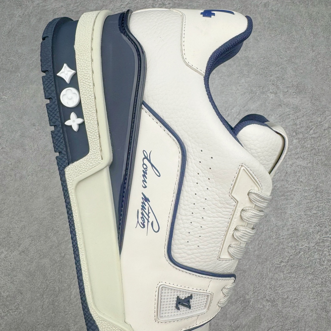 图片[6]-＃GD广顶 Louis Vuitton Trainer lv路易威登时装走秀运动时尚板鞋 外贸零售特供批次 2023全新纸板数据 印花高频效果碾压市面 市售天花板产物 耗时半年巨作 全套原厂新版原纸板楦头开发 原厂特供皮料加持 市场所有版本中综合最强的货品 GD实力大厂出品 全网最全配色更新最快 最成熟的做工稳定的品控 完美鞋型超高的清洁度 零毛边线头瑕疵 全套原楦原纸版原鞋开模 全网最具灵魂的版型 正确原装黄色鞋盒 正确中底印花 鞋面印花3D高频深度立体 全鞋电脑针车 紧密相连 针距密度一致 环保乳胶注塑鞋垫 厚度脚感还原原版 皮面裁剪部位 统一油边封口工艺 原装橡胶大底含胶量大底组合零偏差 专柜全套包装 防尘袋 说明书 质保卡 男女鞋 尺码：35 36 37 38 39 40 41 42 43 44 45-选品中心