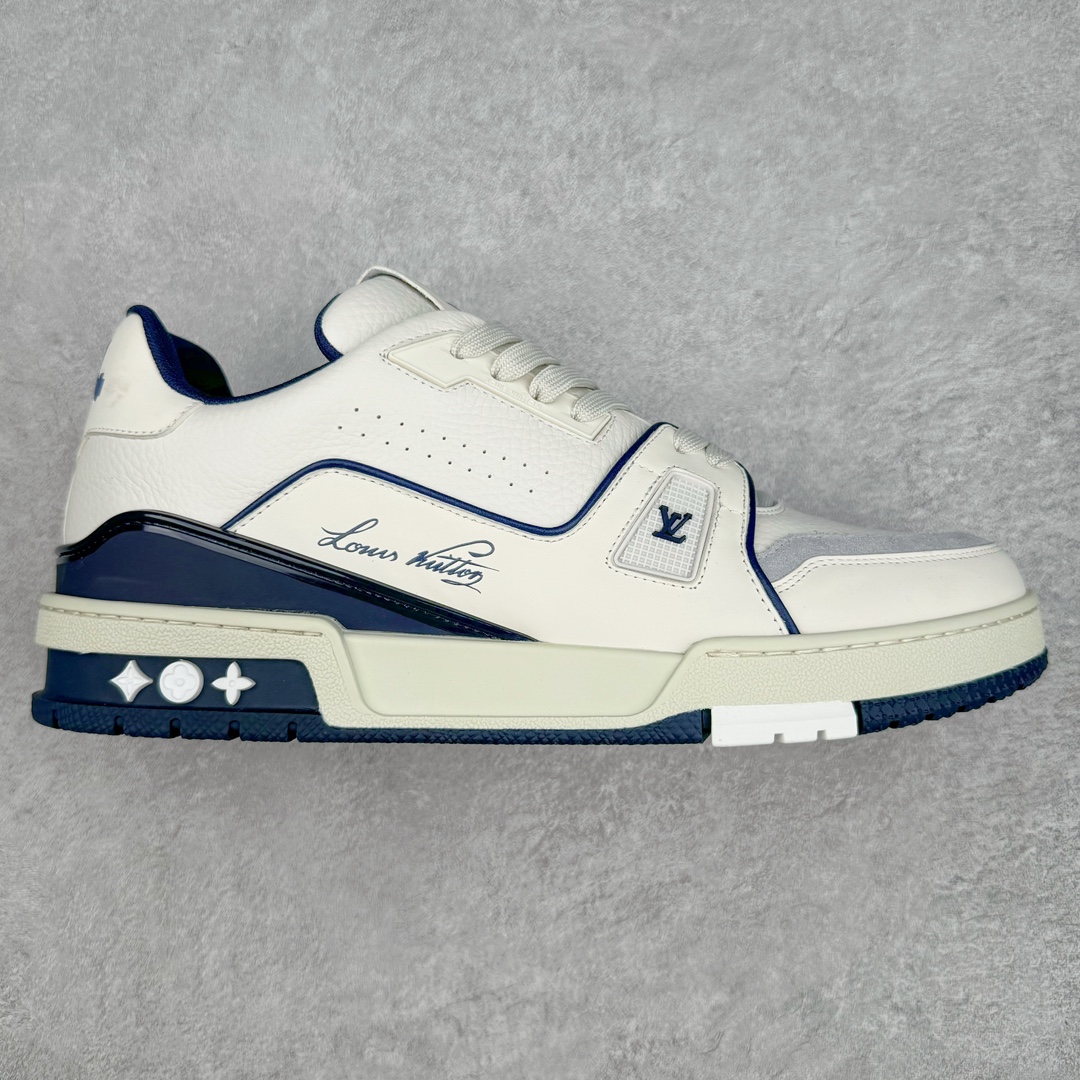 ＃GD广顶 Louis Vuitton Trainer lv路易威登时装走秀运动时尚板鞋 外贸零售特供批次 2023全新纸板数据 印花高频效果碾压市面 市售天花板产物 耗时半年巨作 全套原厂新版原纸板楦头开发 原厂特供皮料加持 市场所有版本中综合最强的货品 GD实力大厂出品 全网最全配色更新最快 最成熟的做工稳定的品控 完美鞋型超高的清洁度 零毛边线头瑕疵 全套原楦原纸版原鞋开模 全网最具灵魂的版型 正确原装黄色鞋盒 正确中底印花 鞋面印花3D高频深度立体 全鞋电脑针车 紧密相连 针距密度一致 环保乳胶注塑鞋垫 厚度脚感还原原版 皮面裁剪部位 统一油边封口工艺 原装橡胶大底含胶量大底组合零偏差 专柜全套包装 防尘袋 说明书 质保卡 男女鞋 尺码：35 36 37 38 39 40 41 42 43 44 45-选品中心