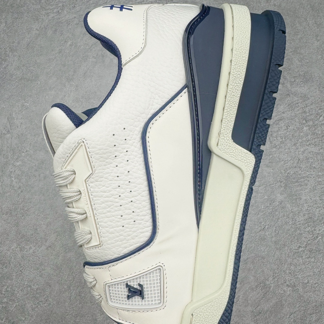 图片[7]-＃GD广顶 Louis Vuitton Trainer lv路易威登时装走秀运动时尚板鞋 外贸零售特供批次 2023全新纸板数据 印花高频效果碾压市面 市售天花板产物 耗时半年巨作 全套原厂新版原纸板楦头开发 原厂特供皮料加持 市场所有版本中综合最强的货品 GD实力大厂出品 全网最全配色更新最快 最成熟的做工稳定的品控 完美鞋型超高的清洁度 零毛边线头瑕疵 全套原楦原纸版原鞋开模 全网最具灵魂的版型 正确原装黄色鞋盒 正确中底印花 鞋面印花3D高频深度立体 全鞋电脑针车 紧密相连 针距密度一致 环保乳胶注塑鞋垫 厚度脚感还原原版 皮面裁剪部位 统一油边封口工艺 原装橡胶大底含胶量大底组合零偏差 专柜全套包装 防尘袋 说明书 质保卡 男女鞋 尺码：35 36 37 38 39 40 41 42 43 44 45-选品中心