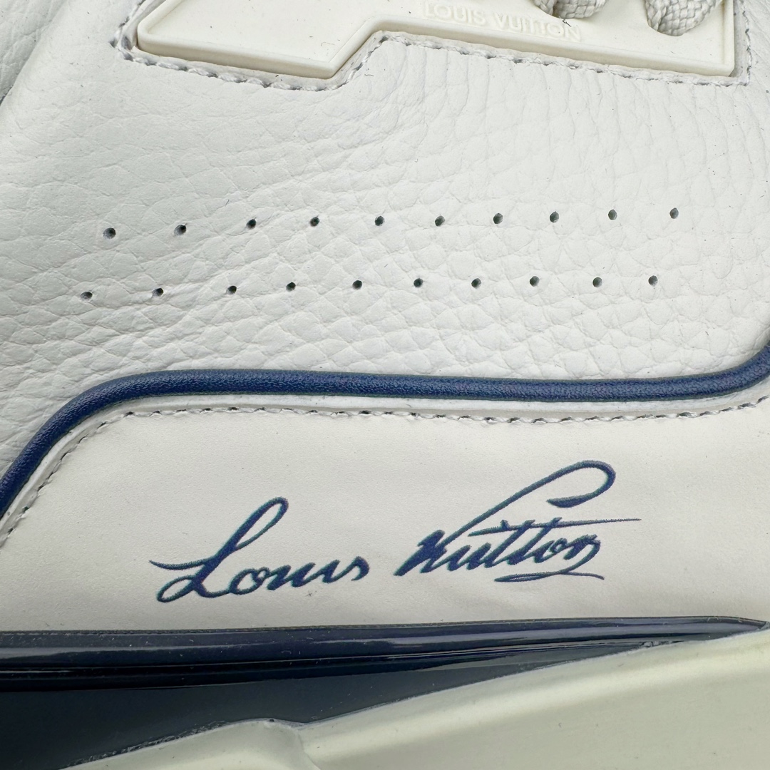 图片[15]-＃GD广顶 Louis Vuitton Trainer lv路易威登时装走秀运动时尚板鞋 外贸零售特供批次 2023全新纸板数据 印花高频效果碾压市面 市售天花板产物 耗时半年巨作 全套原厂新版原纸板楦头开发 原厂特供皮料加持 市场所有版本中综合最强的货品 GD实力大厂出品 全网最全配色更新最快 最成熟的做工稳定的品控 完美鞋型超高的清洁度 零毛边线头瑕疵 全套原楦原纸版原鞋开模 全网最具灵魂的版型 正确原装黄色鞋盒 正确中底印花 鞋面印花3D高频深度立体 全鞋电脑针车 紧密相连 针距密度一致 环保乳胶注塑鞋垫 厚度脚感还原原版 皮面裁剪部位 统一油边封口工艺 原装橡胶大底含胶量大底组合零偏差 专柜全套包装 防尘袋 说明书 质保卡 男女鞋 尺码：35 36 37 38 39 40 41 42 43 44 45-选品中心