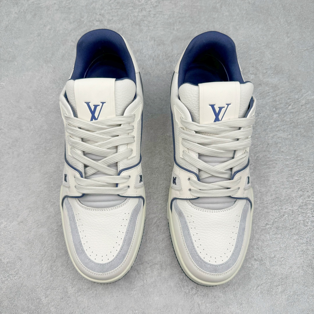 图片[2]-＃GD广顶 Louis Vuitton Trainer lv路易威登时装走秀运动时尚板鞋 外贸零售特供批次 2023全新纸板数据 印花高频效果碾压市面 市售天花板产物 耗时半年巨作 全套原厂新版原纸板楦头开发 原厂特供皮料加持 市场所有版本中综合最强的货品 GD实力大厂出品 全网最全配色更新最快 最成熟的做工稳定的品控 完美鞋型超高的清洁度 零毛边线头瑕疵 全套原楦原纸版原鞋开模 全网最具灵魂的版型 正确原装黄色鞋盒 正确中底印花 鞋面印花3D高频深度立体 全鞋电脑针车 紧密相连 针距密度一致 环保乳胶注塑鞋垫 厚度脚感还原原版 皮面裁剪部位 统一油边封口工艺 原装橡胶大底含胶量大底组合零偏差 专柜全套包装 防尘袋 说明书 质保卡 男女鞋 尺码：35 36 37 38 39 40 41 42 43 44 45-选品中心