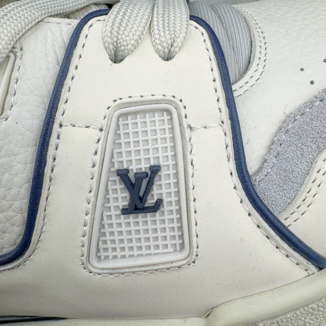 图片[16]-＃GD广顶 Louis Vuitton Trainer lv路易威登时装走秀运动时尚板鞋 外贸零售特供批次 2023全新纸板数据 印花高频效果碾压市面 市售天花板产物 耗时半年巨作 全套原厂新版原纸板楦头开发 原厂特供皮料加持 市场所有版本中综合最强的货品 GD实力大厂出品 全网最全配色更新最快 最成熟的做工稳定的品控 完美鞋型超高的清洁度 零毛边线头瑕疵 全套原楦原纸版原鞋开模 全网最具灵魂的版型 正确原装黄色鞋盒 正确中底印花 鞋面印花3D高频深度立体 全鞋电脑针车 紧密相连 针距密度一致 环保乳胶注塑鞋垫 厚度脚感还原原版 皮面裁剪部位 统一油边封口工艺 原装橡胶大底含胶量大底组合零偏差 专柜全套包装 防尘袋 说明书 质保卡 男女鞋 尺码：35 36 37 38 39 40 41 42 43 44 45-选品中心