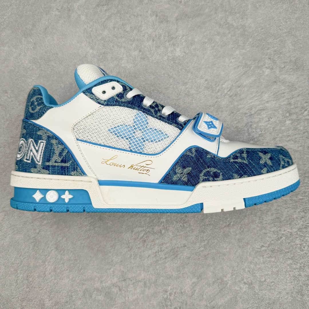 💰480 ＃GD广顶 Louis Vuitton Trainer lv路易威登时装走秀运动时尚板鞋 外贸零售特供批次 2023全新纸板数据 印花高频效果碾压市面 市售天花板产物 耗时半年巨作 全套原厂新版原纸板楦头开发 原厂特供皮料加持 市场所有版本中综合最强的货品 GD实力大厂出品 全网最全配色更新最快 最成熟的做工稳定的品控 完美鞋型超高的清洁度 零毛边线头瑕疵 全套原楦原纸版原鞋开模 全网最具灵魂的版型 正确原装黄色鞋盒 正确中底印花 鞋面印花3D高频深度立体 全鞋电脑针车 紧密相连 针距密度一致 环保乳胶注塑鞋垫 厚度脚感还原原版 皮面裁剪部位 统一油边封口工艺 原装橡胶大底含胶量大底组合零偏差 专柜全套包装 防尘袋 说明书 质保卡 男女鞋 尺码：35 36 37 38 39 40 41 42 43 44 45 编码：by5936050-运动鞋