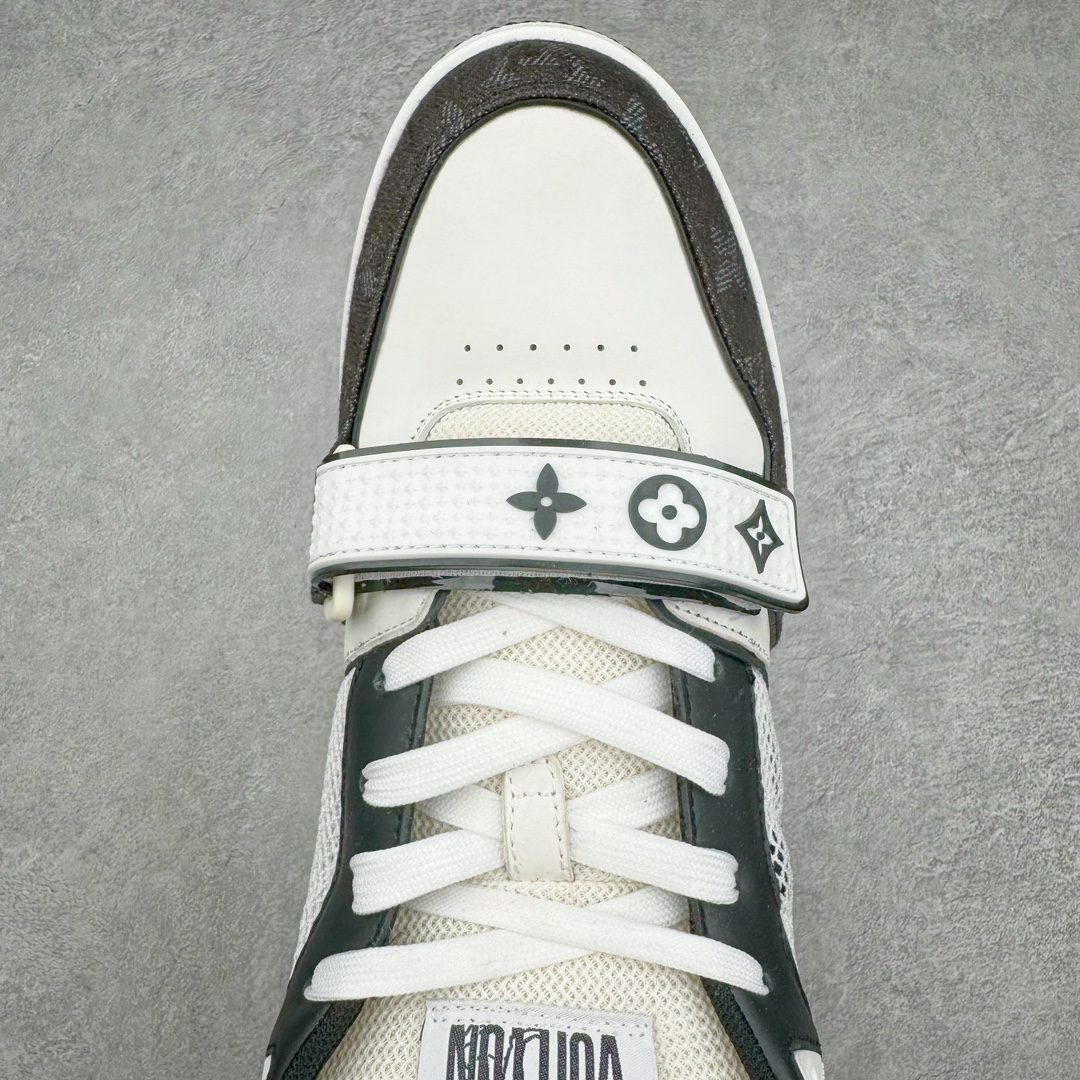 图片[4]-＃GD广顶 Louis Vuitton Trainer lv路易威登时装走秀运动时尚板鞋 外贸零售特供批次 2023全新纸板数据 印花高频效果碾压市面 市售天花板产物 耗时半年巨作 全套原厂新版原纸板楦头开发 原厂特供皮料加持 市场所有版本中综合最强的货品 GD实力大厂出品 全网最全配色更新最快 最成熟的做工稳定的品控 完美鞋型超高的清洁度 零毛边线头瑕疵 全套原楦原纸版原鞋开模 全网最具灵魂的版型 正确原装黄色鞋盒 正确中底印花 鞋面印花3D高频深度立体 全鞋电脑针车 紧密相连 针距密度一致 环保乳胶注塑鞋垫 厚度脚感还原原版 皮面裁剪部位 统一油边封口工艺 原装橡胶大底含胶量大底组合零偏差 专柜全套包装 防尘袋 说明书 质保卡 男女鞋 尺码：35 36 37 38 39 40 41 42 43 44 45-选品中心