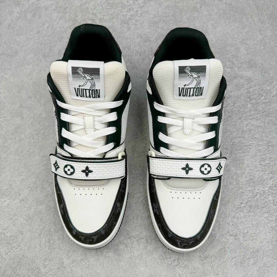 图片[2]-＃GD广顶 Louis Vuitton Trainer lv路易威登时装走秀运动时尚板鞋 外贸零售特供批次 2023全新纸板数据 印花高频效果碾压市面 市售天花板产物 耗时半年巨作 全套原厂新版原纸板楦头开发 原厂特供皮料加持 市场所有版本中综合最强的货品 GD实力大厂出品 全网最全配色更新最快 最成熟的做工稳定的品控 完美鞋型超高的清洁度 零毛边线头瑕疵 全套原楦原纸版原鞋开模 全网最具灵魂的版型 正确原装黄色鞋盒 正确中底印花 鞋面印花3D高频深度立体 全鞋电脑针车 紧密相连 针距密度一致 环保乳胶注塑鞋垫 厚度脚感还原原版 皮面裁剪部位 统一油边封口工艺 原装橡胶大底含胶量大底组合零偏差 专柜全套包装 防尘袋 说明书 质保卡 男女鞋 尺码：35 36 37 38 39 40 41 42 43 44 45-选品中心