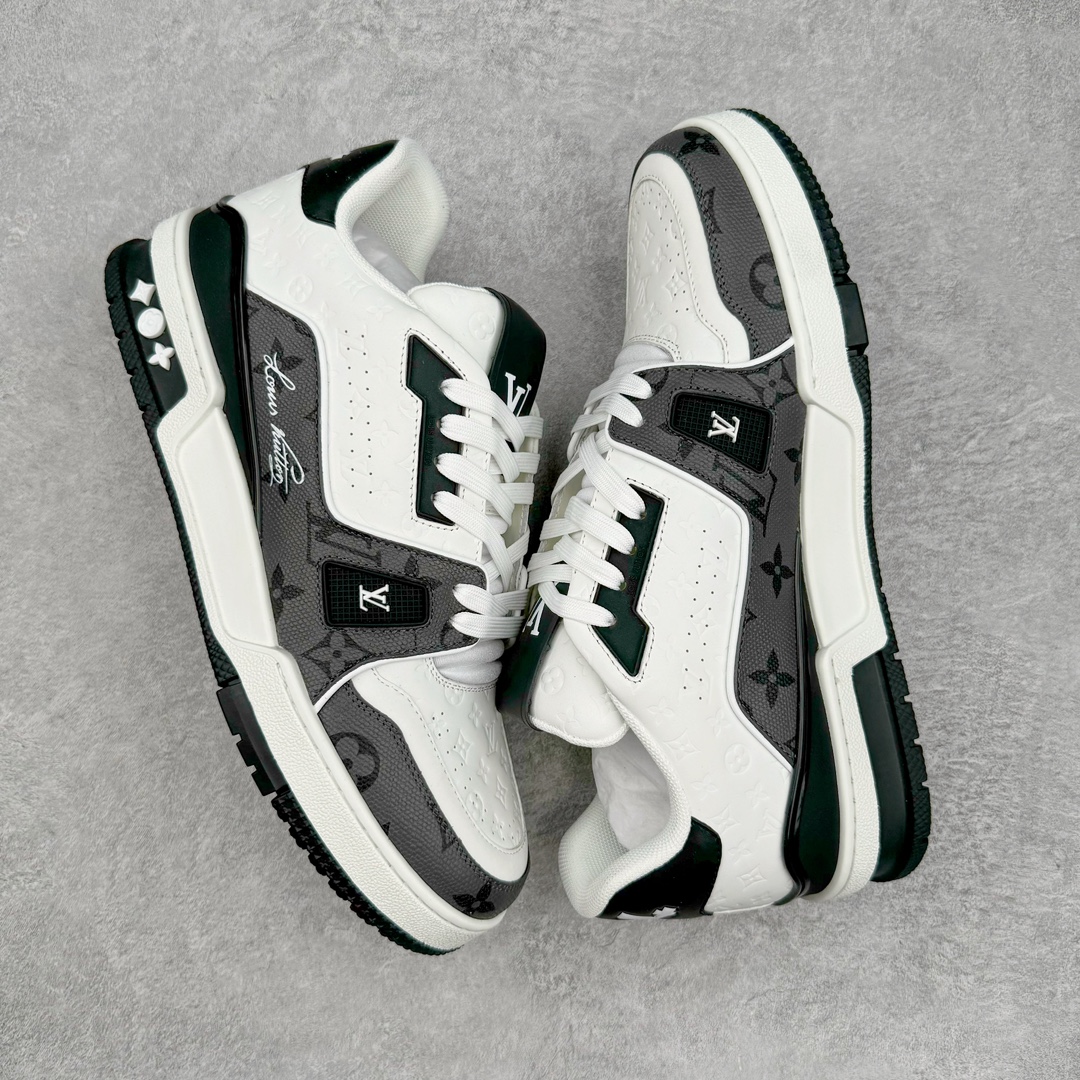 图片[3]-＃GD广顶 Louis Vuitton Trainer lv路易威登时装走秀运动时尚板鞋 外贸零售特供批次 2023全新纸板数据 印花高频效果碾压市面 市售天花板产物 耗时半年巨作 全套原厂新版原纸板楦头开发 原厂特供皮料加持 市场所有版本中综合最强的货品 GD实力大厂出品 全网最全配色更新最快 最成熟的做工稳定的品控 完美鞋型超高的清洁度 零毛边线头瑕疵 全套原楦原纸版原鞋开模 全网最具灵魂的版型 正确原装黄色鞋盒 正确中底印花 鞋面印花3D高频深度立体 全鞋电脑针车 紧密相连 针距密度一致 环保乳胶注塑鞋垫 厚度脚感还原原版 皮面裁剪部位 统一油边封口工艺 原装橡胶大底含胶量大底组合零偏差 专柜全套包装 防尘袋 说明书 质保卡 男女鞋 尺码：35 36 37 38 39 40 41 42 43 44 45-选品中心