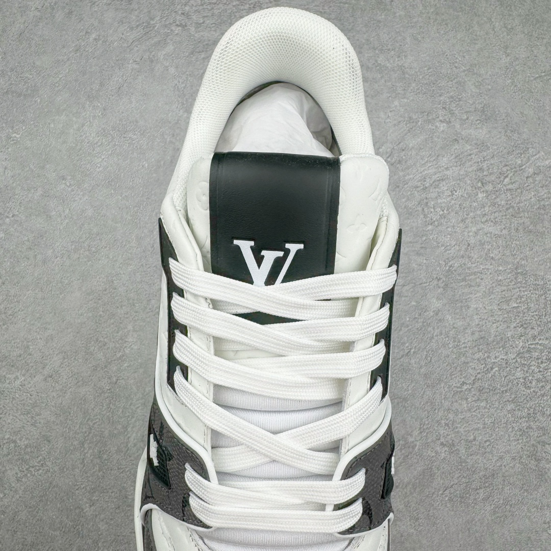 图片[5]-＃GD广顶 Louis Vuitton Trainer lv路易威登时装走秀运动时尚板鞋 外贸零售特供批次 2023全新纸板数据 印花高频效果碾压市面 市售天花板产物 耗时半年巨作 全套原厂新版原纸板楦头开发 原厂特供皮料加持 市场所有版本中综合最强的货品 GD实力大厂出品 全网最全配色更新最快 最成熟的做工稳定的品控 完美鞋型超高的清洁度 零毛边线头瑕疵 全套原楦原纸版原鞋开模 全网最具灵魂的版型 正确原装黄色鞋盒 正确中底印花 鞋面印花3D高频深度立体 全鞋电脑针车 紧密相连 针距密度一致 环保乳胶注塑鞋垫 厚度脚感还原原版 皮面裁剪部位 统一油边封口工艺 原装橡胶大底含胶量大底组合零偏差 专柜全套包装 防尘袋 说明书 质保卡 男女鞋 尺码：35 36 37 38 39 40 41 42 43 44 45-选品中心