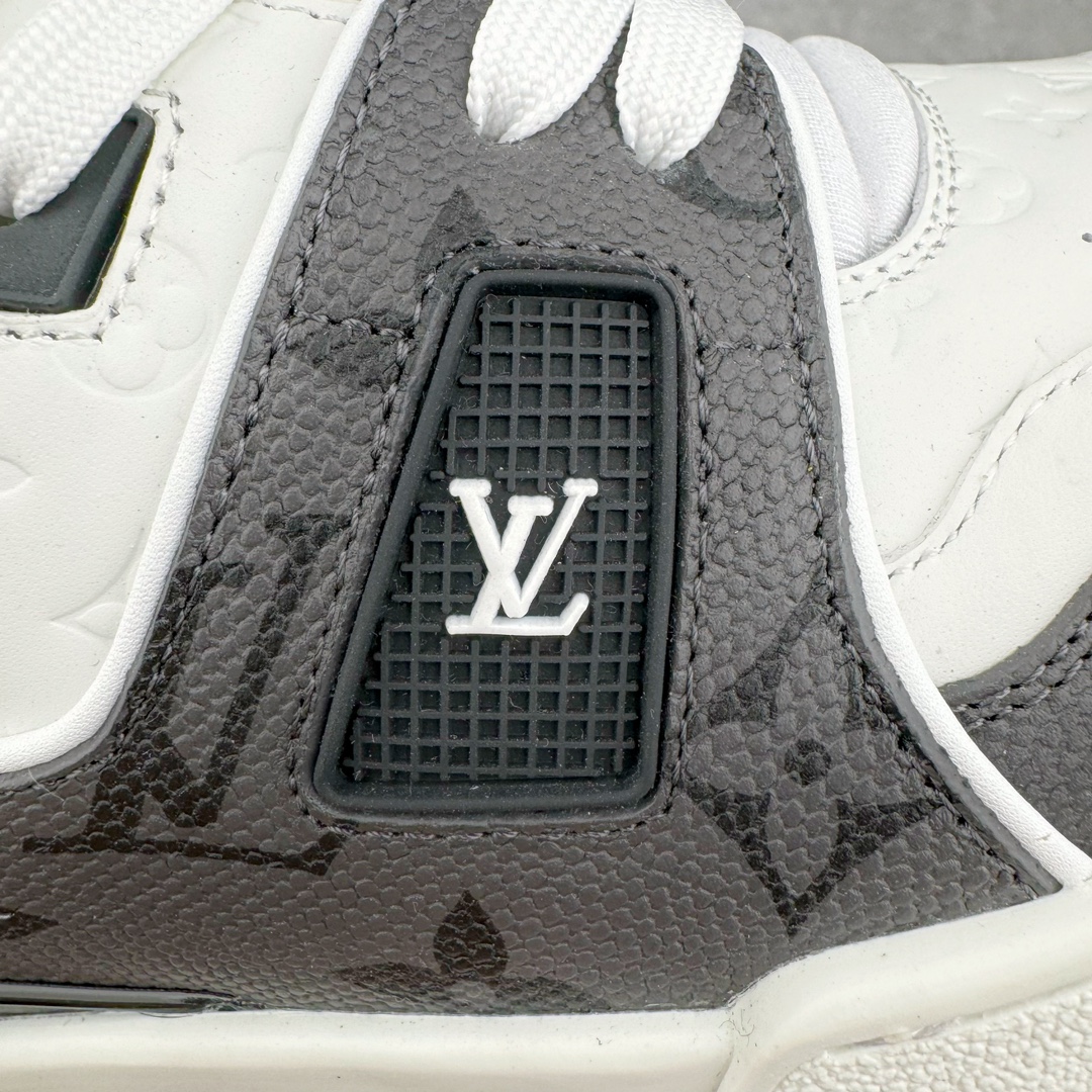 图片[13]-＃GD广顶 Louis Vuitton Trainer lv路易威登时装走秀运动时尚板鞋 外贸零售特供批次 2023全新纸板数据 印花高频效果碾压市面 市售天花板产物 耗时半年巨作 全套原厂新版原纸板楦头开发 原厂特供皮料加持 市场所有版本中综合最强的货品 GD实力大厂出品 全网最全配色更新最快 最成熟的做工稳定的品控 完美鞋型超高的清洁度 零毛边线头瑕疵 全套原楦原纸版原鞋开模 全网最具灵魂的版型 正确原装黄色鞋盒 正确中底印花 鞋面印花3D高频深度立体 全鞋电脑针车 紧密相连 针距密度一致 环保乳胶注塑鞋垫 厚度脚感还原原版 皮面裁剪部位 统一油边封口工艺 原装橡胶大底含胶量大底组合零偏差 专柜全套包装 防尘袋 说明书 质保卡 男女鞋 尺码：35 36 37 38 39 40 41 42 43 44 45-选品中心