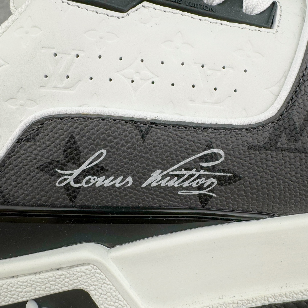 图片[15]-＃GD广顶 Louis Vuitton Trainer lv路易威登时装走秀运动时尚板鞋 外贸零售特供批次 2023全新纸板数据 印花高频效果碾压市面 市售天花板产物 耗时半年巨作 全套原厂新版原纸板楦头开发 原厂特供皮料加持 市场所有版本中综合最强的货品 GD实力大厂出品 全网最全配色更新最快 最成熟的做工稳定的品控 完美鞋型超高的清洁度 零毛边线头瑕疵 全套原楦原纸版原鞋开模 全网最具灵魂的版型 正确原装黄色鞋盒 正确中底印花 鞋面印花3D高频深度立体 全鞋电脑针车 紧密相连 针距密度一致 环保乳胶注塑鞋垫 厚度脚感还原原版 皮面裁剪部位 统一油边封口工艺 原装橡胶大底含胶量大底组合零偏差 专柜全套包装 防尘袋 说明书 质保卡 男女鞋 尺码：35 36 37 38 39 40 41 42 43 44 45-选品中心