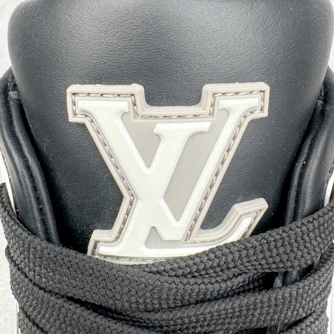 图片[12]-＃GD广顶 Louis Vuitton Trainer lv路易威登时装走秀运动时尚板鞋 外贸零售特供批次 2023全新纸板数据 印花高频效果碾压市面 市售天花板产物 耗时半年巨作 全套原厂新版原纸板楦头开发 原厂特供皮料加持 市场所有版本中综合最强的货品 GD实力大厂出品 全网最全配色更新最快 最成熟的做工稳定的品控 完美鞋型超高的清洁度 零毛边线头瑕疵 全套原楦原纸版原鞋开模 全网最具灵魂的版型 正确原装黄色鞋盒 正确中底印花 鞋面印花3D高频深度立体 全鞋电脑针车 紧密相连 针距密度一致 环保乳胶注塑鞋垫 厚度脚感还原原版 皮面裁剪部位 统一油边封口工艺 原装橡胶大底含胶量大底组合零偏差 专柜全套包装 防尘袋 说明书 质保卡 男女鞋 尺码：35 36 37 38 39 40 41 42 43 44 45-选品中心