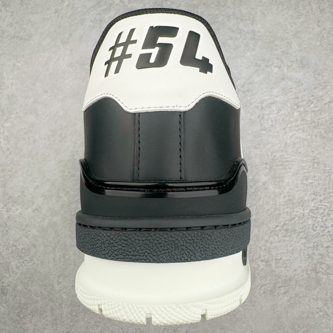 图片[8]-＃GD广顶 Louis Vuitton Trainer lv路易威登时装走秀运动时尚板鞋 外贸零售特供批次 2023全新纸板数据 印花高频效果碾压市面 市售天花板产物 耗时半年巨作 全套原厂新版原纸板楦头开发 原厂特供皮料加持 市场所有版本中综合最强的货品 GD实力大厂出品 全网最全配色更新最快 最成熟的做工稳定的品控 完美鞋型超高的清洁度 零毛边线头瑕疵 全套原楦原纸版原鞋开模 全网最具灵魂的版型 正确原装黄色鞋盒 正确中底印花 鞋面印花3D高频深度立体 全鞋电脑针车 紧密相连 针距密度一致 环保乳胶注塑鞋垫 厚度脚感还原原版 皮面裁剪部位 统一油边封口工艺 原装橡胶大底含胶量大底组合零偏差 专柜全套包装 防尘袋 说明书 质保卡 男女鞋 尺码：35 36 37 38 39 40 41 42 43 44 45-选品中心