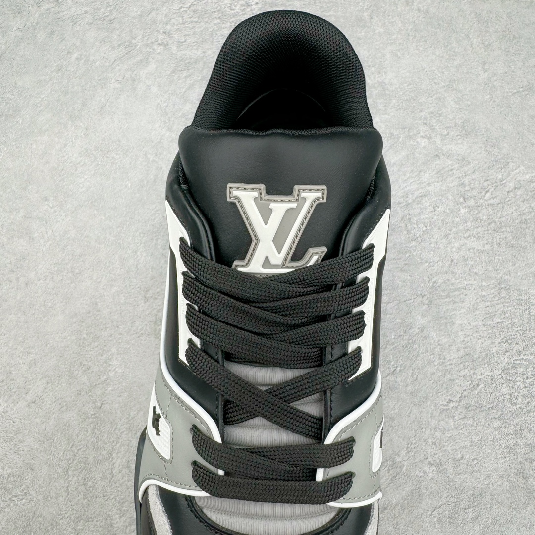 图片[5]-＃GD广顶 Louis Vuitton Trainer lv路易威登时装走秀运动时尚板鞋 外贸零售特供批次 2023全新纸板数据 印花高频效果碾压市面 市售天花板产物 耗时半年巨作 全套原厂新版原纸板楦头开发 原厂特供皮料加持 市场所有版本中综合最强的货品 GD实力大厂出品 全网最全配色更新最快 最成熟的做工稳定的品控 完美鞋型超高的清洁度 零毛边线头瑕疵 全套原楦原纸版原鞋开模 全网最具灵魂的版型 正确原装黄色鞋盒 正确中底印花 鞋面印花3D高频深度立体 全鞋电脑针车 紧密相连 针距密度一致 环保乳胶注塑鞋垫 厚度脚感还原原版 皮面裁剪部位 统一油边封口工艺 原装橡胶大底含胶量大底组合零偏差 专柜全套包装 防尘袋 说明书 质保卡 男女鞋 尺码：35 36 37 38 39 40 41 42 43 44 45-选品中心