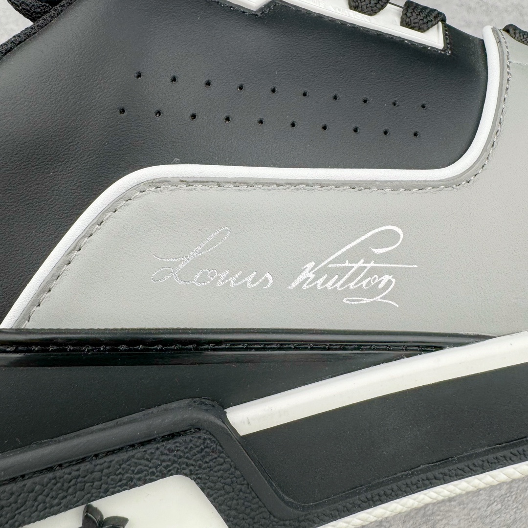 图片[16]-＃GD广顶 Louis Vuitton Trainer lv路易威登时装走秀运动时尚板鞋 外贸零售特供批次 2023全新纸板数据 印花高频效果碾压市面 市售天花板产物 耗时半年巨作 全套原厂新版原纸板楦头开发 原厂特供皮料加持 市场所有版本中综合最强的货品 GD实力大厂出品 全网最全配色更新最快 最成熟的做工稳定的品控 完美鞋型超高的清洁度 零毛边线头瑕疵 全套原楦原纸版原鞋开模 全网最具灵魂的版型 正确原装黄色鞋盒 正确中底印花 鞋面印花3D高频深度立体 全鞋电脑针车 紧密相连 针距密度一致 环保乳胶注塑鞋垫 厚度脚感还原原版 皮面裁剪部位 统一油边封口工艺 原装橡胶大底含胶量大底组合零偏差 专柜全套包装 防尘袋 说明书 质保卡 男女鞋 尺码：35 36 37 38 39 40 41 42 43 44 45-选品中心