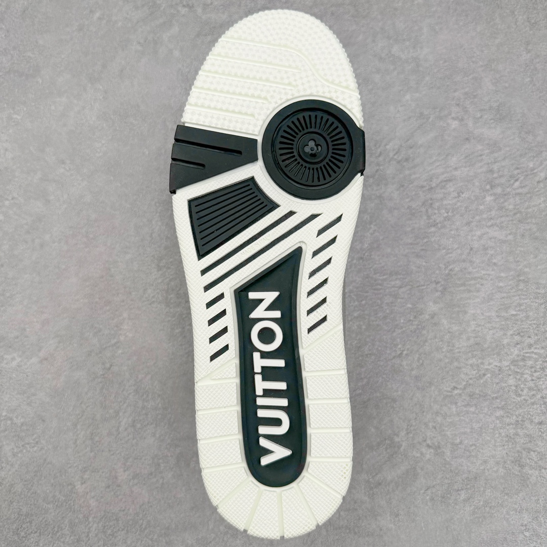 图片[9]-＃GD广顶 Louis Vuitton Trainer lv路易威登时装走秀运动时尚板鞋 外贸零售特供批次 2023全新纸板数据 印花高频效果碾压市面 市售天花板产物 耗时半年巨作 全套原厂新版原纸板楦头开发 原厂特供皮料加持 市场所有版本中综合最强的货品 GD实力大厂出品 全网最全配色更新最快 最成熟的做工稳定的品控 完美鞋型超高的清洁度 零毛边线头瑕疵 全套原楦原纸版原鞋开模 全网最具灵魂的版型 正确原装黄色鞋盒 正确中底印花 鞋面印花3D高频深度立体 全鞋电脑针车 紧密相连 针距密度一致 环保乳胶注塑鞋垫 厚度脚感还原原版 皮面裁剪部位 统一油边封口工艺 原装橡胶大底含胶量大底组合零偏差 专柜全套包装 防尘袋 说明书 质保卡 男女鞋 尺码：35 36 37 38 39 40 41 42 43 44 45-选品中心