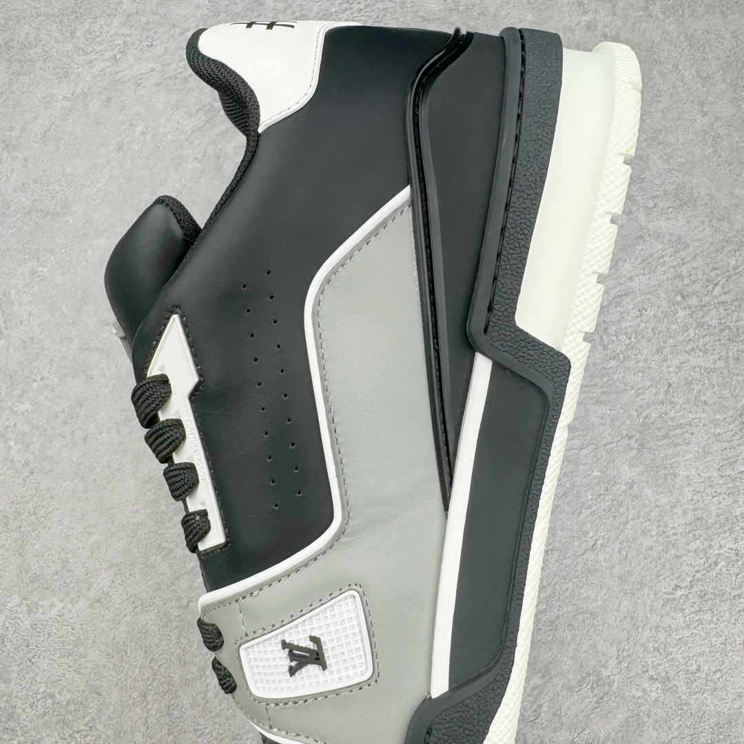 图片[7]-＃GD广顶 Louis Vuitton Trainer lv路易威登时装走秀运动时尚板鞋 外贸零售特供批次 2023全新纸板数据 印花高频效果碾压市面 市售天花板产物 耗时半年巨作 全套原厂新版原纸板楦头开发 原厂特供皮料加持 市场所有版本中综合最强的货品 GD实力大厂出品 全网最全配色更新最快 最成熟的做工稳定的品控 完美鞋型超高的清洁度 零毛边线头瑕疵 全套原楦原纸版原鞋开模 全网最具灵魂的版型 正确原装黄色鞋盒 正确中底印花 鞋面印花3D高频深度立体 全鞋电脑针车 紧密相连 针距密度一致 环保乳胶注塑鞋垫 厚度脚感还原原版 皮面裁剪部位 统一油边封口工艺 原装橡胶大底含胶量大底组合零偏差 专柜全套包装 防尘袋 说明书 质保卡 男女鞋 尺码：35 36 37 38 39 40 41 42 43 44 45-选品中心