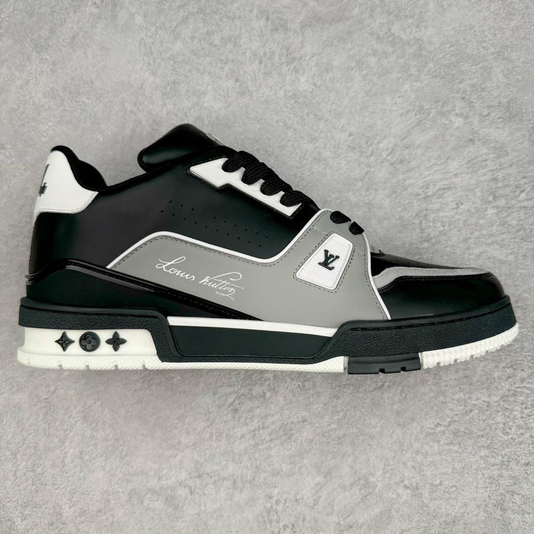 ＃GD广顶 Louis Vuitton Trainer lv路易威登时装走秀运动时尚板鞋 外贸零售特供批次 2023全新纸板数据 印花高频效果碾压市面 市售天花板产物 耗时半年巨作 全套原厂新版原纸板楦头开发 原厂特供皮料加持 市场所有版本中综合最强的货品 GD实力大厂出品 全网最全配色更新最快 最成熟的做工稳定的品控 完美鞋型超高的清洁度 零毛边线头瑕疵 全套原楦原纸版原鞋开模 全网最具灵魂的版型 正确原装黄色鞋盒 正确中底印花 鞋面印花3D高频深度立体 全鞋电脑针车 紧密相连 针距密度一致 环保乳胶注塑鞋垫 厚度脚感还原原版 皮面裁剪部位 统一油边封口工艺 原装橡胶大底含胶量大底组合零偏差 专柜全套包装 防尘袋 说明书 质保卡 男女鞋 尺码：35 36 37 38 39 40 41 42 43 44 45-选品中心