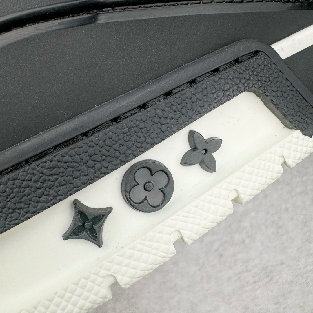 图片[15]-＃GD广顶 Louis Vuitton Trainer lv路易威登时装走秀运动时尚板鞋 外贸零售特供批次 2023全新纸板数据 印花高频效果碾压市面 市售天花板产物 耗时半年巨作 全套原厂新版原纸板楦头开发 原厂特供皮料加持 市场所有版本中综合最强的货品 GD实力大厂出品 全网最全配色更新最快 最成熟的做工稳定的品控 完美鞋型超高的清洁度 零毛边线头瑕疵 全套原楦原纸版原鞋开模 全网最具灵魂的版型 正确原装黄色鞋盒 正确中底印花 鞋面印花3D高频深度立体 全鞋电脑针车 紧密相连 针距密度一致 环保乳胶注塑鞋垫 厚度脚感还原原版 皮面裁剪部位 统一油边封口工艺 原装橡胶大底含胶量大底组合零偏差 专柜全套包装 防尘袋 说明书 质保卡 男女鞋 尺码：35 36 37 38 39 40 41 42 43 44 45-选品中心