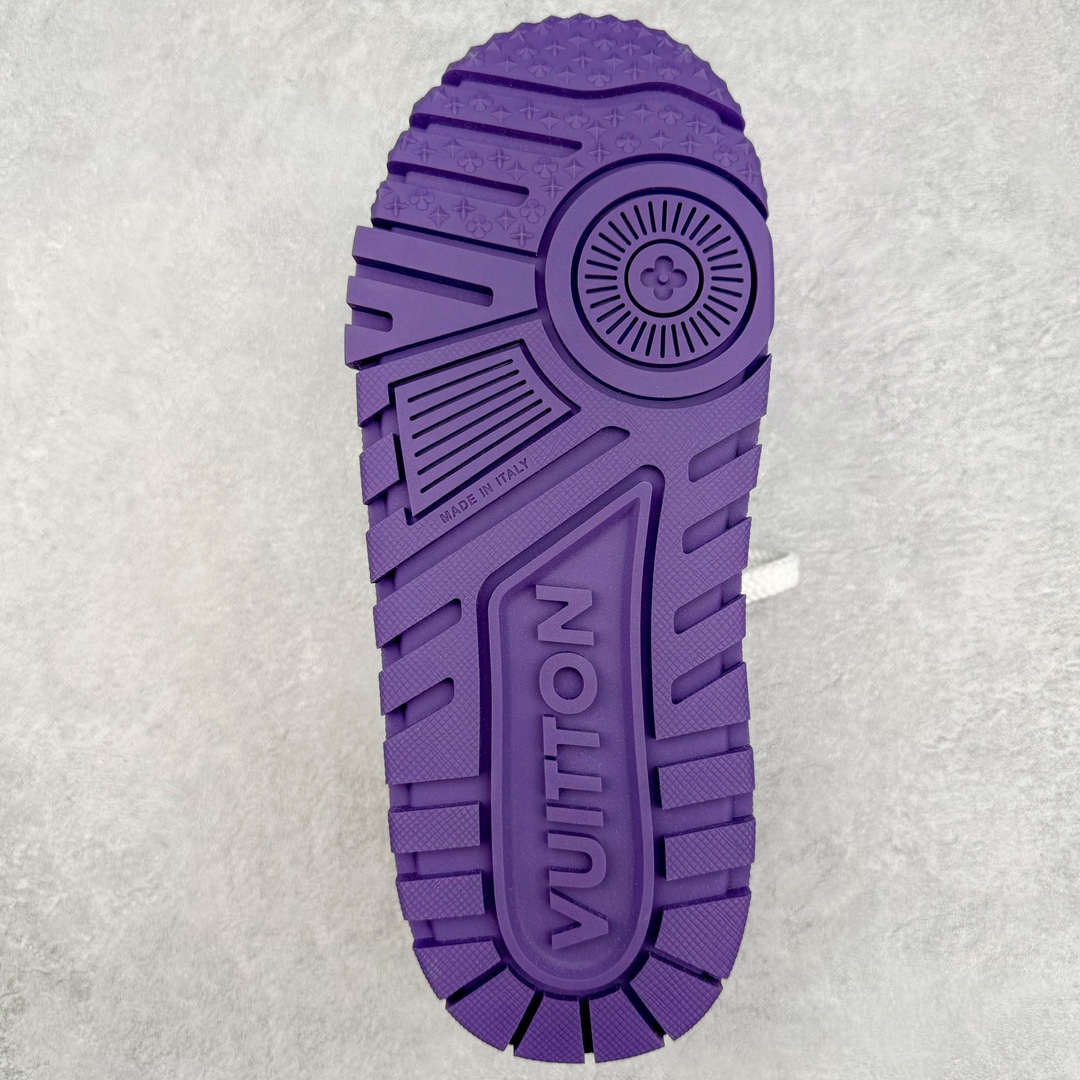 图片[9]-＃GD广顶 Louis Vuitton Trainer Maxi路易威登时装走秀运动时尚板鞋 小胖丁面包鞋 外贸零售特供批次 2023全新纸板数据 印花高频效果碾压市面 市售天花板产物 耗时半年巨作 全套原厂新版原纸板楦头开发 原厂特供皮料加持 市场所有版本中综合最强的货品 GD实力大厂出品 全网最全配色更新最快 最成熟的做工稳定的品控 完美鞋型超高的清洁度 零毛边线头瑕疵 全套原楦原纸版原鞋开模 全网最具灵魂的版型 正确原装黄色鞋盒 正确中底印花 鞋面印花3D高频深度立体 全鞋电脑针车 紧密相连 针距密度一致 环保乳胶注塑鞋垫 厚度脚感还原原版 皮面裁剪部位 统一油边封口工艺 原装橡胶大底含胶量大底组合零偏差 专柜全套包装 防尘袋 说明书 质保卡 男女鞋 尺码：35 36 37 38 39 40 41 42 43 44 45-选品中心