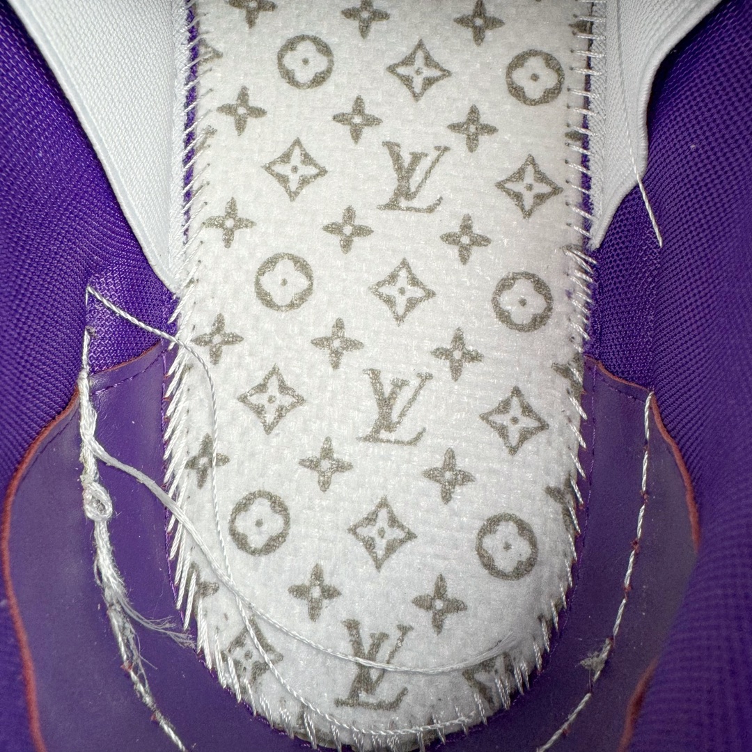 图片[20]-＃GD广顶 Louis Vuitton Trainer Maxi路易威登时装走秀运动时尚板鞋 小胖丁面包鞋 外贸零售特供批次 2023全新纸板数据 印花高频效果碾压市面 市售天花板产物 耗时半年巨作 全套原厂新版原纸板楦头开发 原厂特供皮料加持 市场所有版本中综合最强的货品 GD实力大厂出品 全网最全配色更新最快 最成熟的做工稳定的品控 完美鞋型超高的清洁度 零毛边线头瑕疵 全套原楦原纸版原鞋开模 全网最具灵魂的版型 正确原装黄色鞋盒 正确中底印花 鞋面印花3D高频深度立体 全鞋电脑针车 紧密相连 针距密度一致 环保乳胶注塑鞋垫 厚度脚感还原原版 皮面裁剪部位 统一油边封口工艺 原装橡胶大底含胶量大底组合零偏差 专柜全套包装 防尘袋 说明书 质保卡 男女鞋 尺码：35 36 37 38 39 40 41 42 43 44 45-选品中心