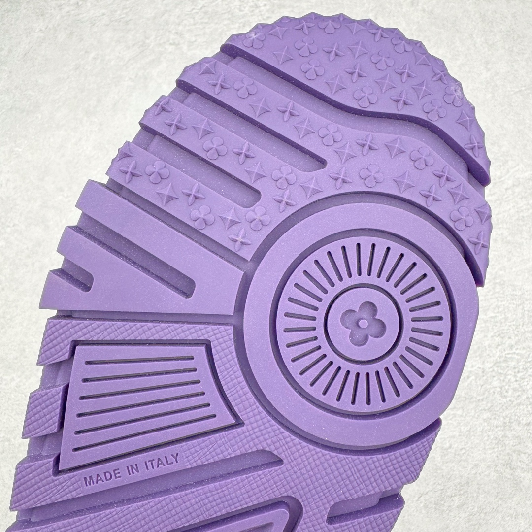 图片[10]-＃GD广顶 Louis Vuitton Trainer Maxi路易威登时装走秀运动时尚板鞋 小胖丁面包鞋 外贸零售特供批次 2023全新纸板数据 印花高频效果碾压市面 市售天花板产物 耗时半年巨作 全套原厂新版原纸板楦头开发 原厂特供皮料加持 市场所有版本中综合最强的货品 GD实力大厂出品 全网最全配色更新最快 最成熟的做工稳定的品控 完美鞋型超高的清洁度 零毛边线头瑕疵 全套原楦原纸版原鞋开模 全网最具灵魂的版型 正确原装黄色鞋盒 正确中底印花 鞋面印花3D高频深度立体 全鞋电脑针车 紧密相连 针距密度一致 环保乳胶注塑鞋垫 厚度脚感还原原版 皮面裁剪部位 统一油边封口工艺 原装橡胶大底含胶量大底组合零偏差 专柜全套包装 防尘袋 说明书 质保卡 男女鞋 尺码：35 36 37 38 39 40 41 42 43 44 45-选品中心