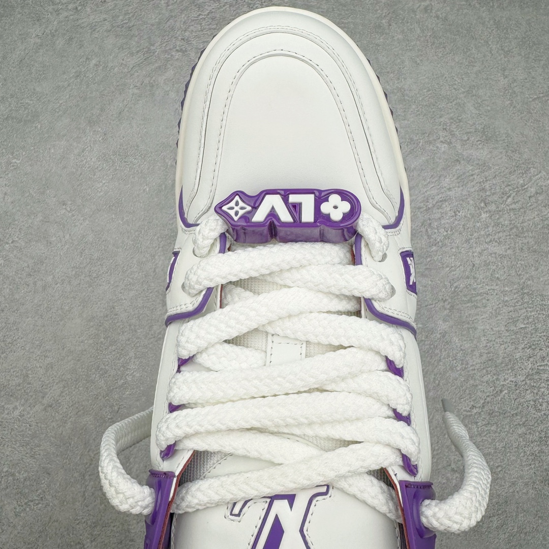 图片[4]-＃GD广顶 Louis Vuitton Trainer Maxi路易威登时装走秀运动时尚板鞋 小胖丁面包鞋 外贸零售特供批次 2023全新纸板数据 印花高频效果碾压市面 市售天花板产物 耗时半年巨作 全套原厂新版原纸板楦头开发 原厂特供皮料加持 市场所有版本中综合最强的货品 GD实力大厂出品 全网最全配色更新最快 最成熟的做工稳定的品控 完美鞋型超高的清洁度 零毛边线头瑕疵 全套原楦原纸版原鞋开模 全网最具灵魂的版型 正确原装黄色鞋盒 正确中底印花 鞋面印花3D高频深度立体 全鞋电脑针车 紧密相连 针距密度一致 环保乳胶注塑鞋垫 厚度脚感还原原版 皮面裁剪部位 统一油边封口工艺 原装橡胶大底含胶量大底组合零偏差 专柜全套包装 防尘袋 说明书 质保卡 男女鞋 尺码：35 36 37 38 39 40 41 42 43 44 45-选品中心