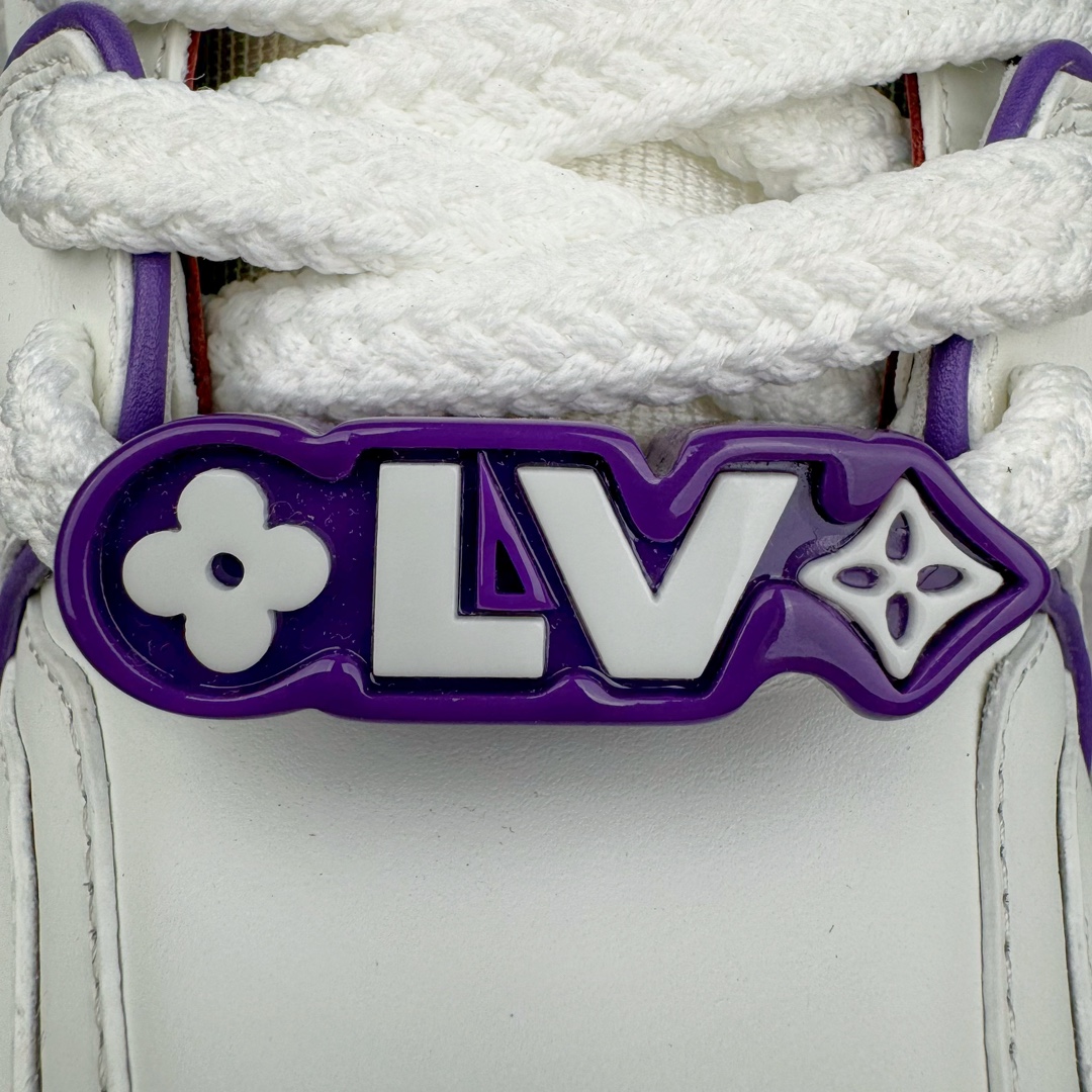 图片[16]-＃GD广顶 Louis Vuitton Trainer Maxi路易威登时装走秀运动时尚板鞋 小胖丁面包鞋 外贸零售特供批次 2023全新纸板数据 印花高频效果碾压市面 市售天花板产物 耗时半年巨作 全套原厂新版原纸板楦头开发 原厂特供皮料加持 市场所有版本中综合最强的货品 GD实力大厂出品 全网最全配色更新最快 最成熟的做工稳定的品控 完美鞋型超高的清洁度 零毛边线头瑕疵 全套原楦原纸版原鞋开模 全网最具灵魂的版型 正确原装黄色鞋盒 正确中底印花 鞋面印花3D高频深度立体 全鞋电脑针车 紧密相连 针距密度一致 环保乳胶注塑鞋垫 厚度脚感还原原版 皮面裁剪部位 统一油边封口工艺 原装橡胶大底含胶量大底组合零偏差 专柜全套包装 防尘袋 说明书 质保卡 男女鞋 尺码：35 36 37 38 39 40 41 42 43 44 45-选品中心