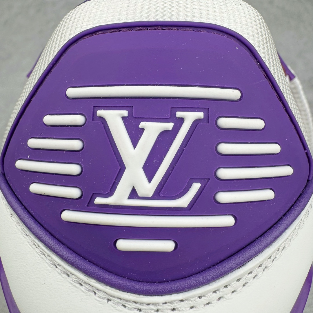 图片[17]-＃GD广顶 Louis Vuitton Trainer Maxi路易威登时装走秀运动时尚板鞋 小胖丁面包鞋 外贸零售特供批次 2023全新纸板数据 印花高频效果碾压市面 市售天花板产物 耗时半年巨作 全套原厂新版原纸板楦头开发 原厂特供皮料加持 市场所有版本中综合最强的货品 GD实力大厂出品 全网最全配色更新最快 最成熟的做工稳定的品控 完美鞋型超高的清洁度 零毛边线头瑕疵 全套原楦原纸版原鞋开模 全网最具灵魂的版型 正确原装黄色鞋盒 正确中底印花 鞋面印花3D高频深度立体 全鞋电脑针车 紧密相连 针距密度一致 环保乳胶注塑鞋垫 厚度脚感还原原版 皮面裁剪部位 统一油边封口工艺 原装橡胶大底含胶量大底组合零偏差 专柜全套包装 防尘袋 说明书 质保卡 男女鞋 尺码：35 36 37 38 39 40 41 42 43 44 45-选品中心