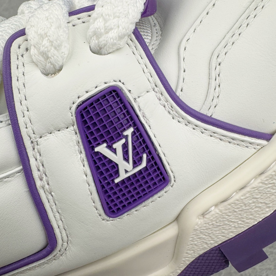 图片[13]-＃GD广顶 Louis Vuitton Trainer Maxi路易威登时装走秀运动时尚板鞋 小胖丁面包鞋 外贸零售特供批次 2023全新纸板数据 印花高频效果碾压市面 市售天花板产物 耗时半年巨作 全套原厂新版原纸板楦头开发 原厂特供皮料加持 市场所有版本中综合最强的货品 GD实力大厂出品 全网最全配色更新最快 最成熟的做工稳定的品控 完美鞋型超高的清洁度 零毛边线头瑕疵 全套原楦原纸版原鞋开模 全网最具灵魂的版型 正确原装黄色鞋盒 正确中底印花 鞋面印花3D高频深度立体 全鞋电脑针车 紧密相连 针距密度一致 环保乳胶注塑鞋垫 厚度脚感还原原版 皮面裁剪部位 统一油边封口工艺 原装橡胶大底含胶量大底组合零偏差 专柜全套包装 防尘袋 说明书 质保卡 男女鞋 尺码：35 36 37 38 39 40 41 42 43 44 45-选品中心