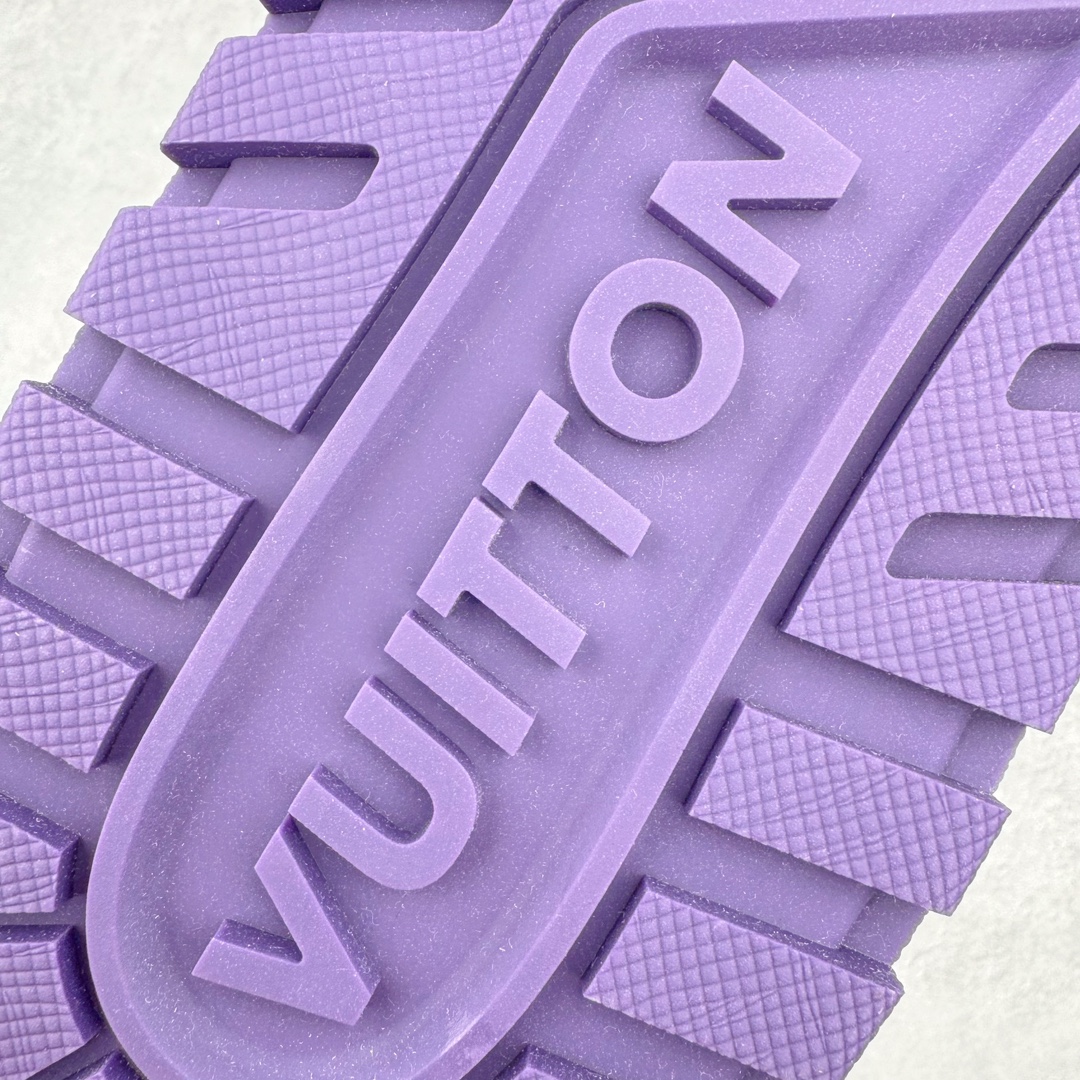 图片[14]-＃GD广顶 Louis Vuitton Trainer Maxi路易威登时装走秀运动时尚板鞋 小胖丁面包鞋 外贸零售特供批次 2023全新纸板数据 印花高频效果碾压市面 市售天花板产物 耗时半年巨作 全套原厂新版原纸板楦头开发 原厂特供皮料加持 市场所有版本中综合最强的货品 GD实力大厂出品 全网最全配色更新最快 最成熟的做工稳定的品控 完美鞋型超高的清洁度 零毛边线头瑕疵 全套原楦原纸版原鞋开模 全网最具灵魂的版型 正确原装黄色鞋盒 正确中底印花 鞋面印花3D高频深度立体 全鞋电脑针车 紧密相连 针距密度一致 环保乳胶注塑鞋垫 厚度脚感还原原版 皮面裁剪部位 统一油边封口工艺 原装橡胶大底含胶量大底组合零偏差 专柜全套包装 防尘袋 说明书 质保卡 男女鞋 尺码：35 36 37 38 39 40 41 42 43 44 45-选品中心