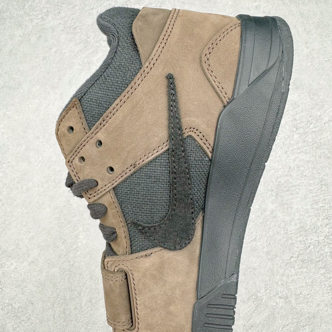 图片[7]-＃PK纯原 Travis Scott x Jordan AJ Cut The Check TS倒钩联名魔术贴篮球鞋 黑棕 FZ8117-204 注意默认配原盒盒子配套布袋不用加钱 退货丢失扣30元 原厂全套原楦原纸板冲刀磨具开发 原厂皮料加持 原厂港宝加持定型后跟R度完美 同源原厂电绣 鬼脸飞翼针数密度立体效果一致 百分百一致原鞋 原厂拉帮工艺 针距密度一致 后跟弧度收口自然不对折 极致一眼正品既视感 进口玻璃冲刀皮料裁剪零毛边 全鞋电脑针车工艺 品控清洁度最高QC检验标准 免检产品 原厂订购鞋盒、布袋、鞋标、防尘纸、鞋撑、鞋带 追求极致的原厂味道 配色方面采用白色为基础 搭配棕色框架呈现 完美还原了初代倒钩的配色设计 细节方面 标志性的反钩Swoosh采用米色点缀 鞋面还带有特殊的魔术贴细节 此外在鞋舌、后跟部分均带有Cactus Jack厂牌Logo 彰显鞋款特殊身份 尺码：36 36.5 37.5 38 38.5 39 40 40.5 41 42 42.5 43 44 44.5 45 46 47.5-选品中心