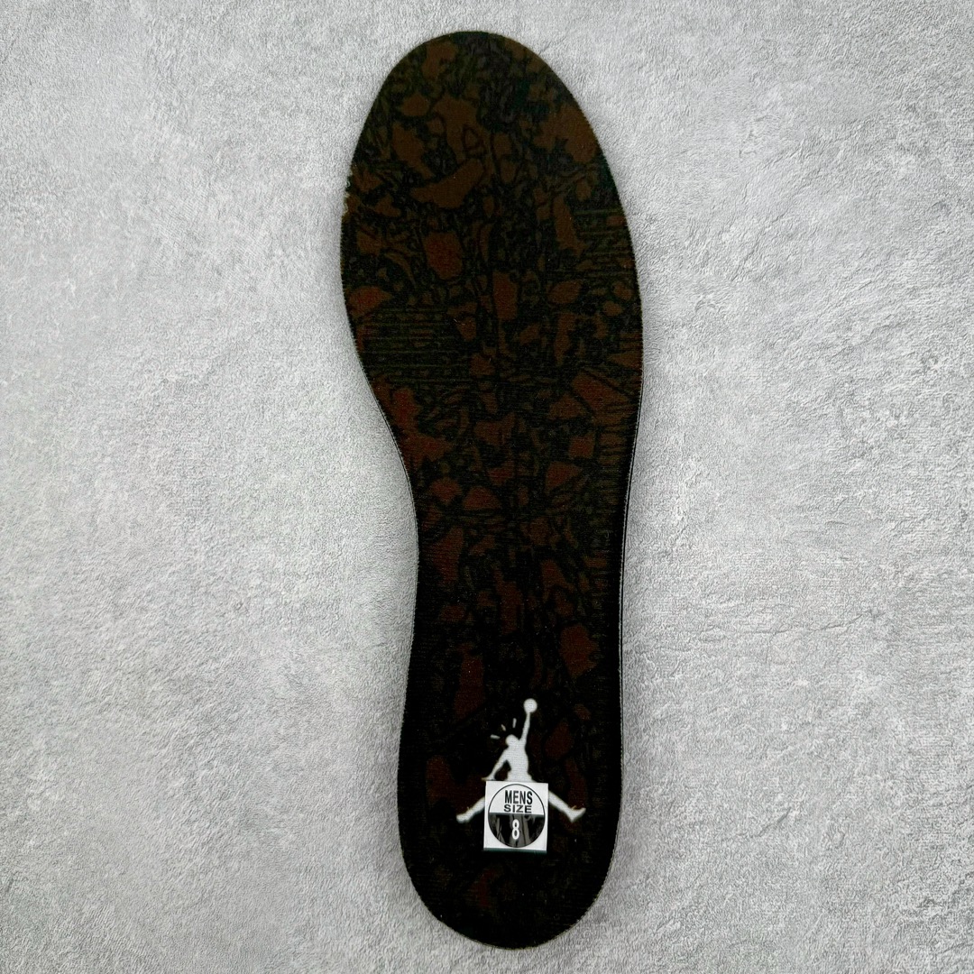 图片[22]-＃PK纯原 Travis Scott x Jordan AJ Cut The Check TS倒钩联名魔术贴篮球鞋 黑棕 FZ8117-204 注意默认配原盒盒子配套布袋不用加钱 退货丢失扣30元 原厂全套原楦原纸板冲刀磨具开发 原厂皮料加持 原厂港宝加持定型后跟R度完美 同源原厂电绣 鬼脸飞翼针数密度立体效果一致 百分百一致原鞋 原厂拉帮工艺 针距密度一致 后跟弧度收口自然不对折 极致一眼正品既视感 进口玻璃冲刀皮料裁剪零毛边 全鞋电脑针车工艺 品控清洁度最高QC检验标准 免检产品 原厂订购鞋盒、布袋、鞋标、防尘纸、鞋撑、鞋带 追求极致的原厂味道 配色方面采用白色为基础 搭配棕色框架呈现 完美还原了初代倒钩的配色设计 细节方面 标志性的反钩Swoosh采用米色点缀 鞋面还带有特殊的魔术贴细节 此外在鞋舌、后跟部分均带有Cactus Jack厂牌Logo 彰显鞋款特殊身份 尺码：36 36.5 37.5 38 38.5 39 40 40.5 41 42 42.5 43 44 44.5 45 46 47.5-选品中心