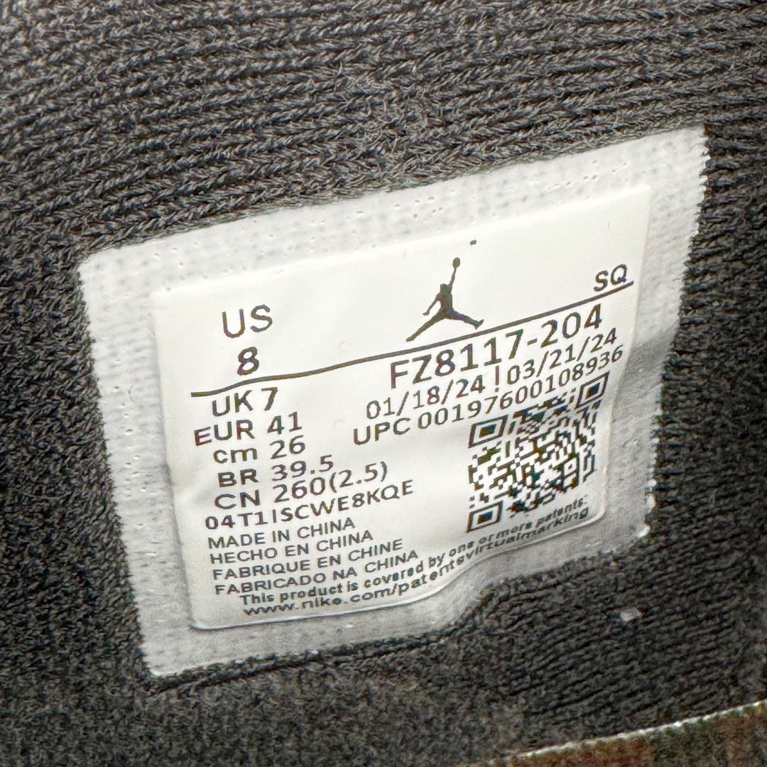 图片[19]-＃PK纯原 Travis Scott x Jordan AJ Cut The Check TS倒钩联名魔术贴篮球鞋 黑棕 FZ8117-204 注意默认配原盒盒子配套布袋不用加钱 退货丢失扣30元 原厂全套原楦原纸板冲刀磨具开发 原厂皮料加持 原厂港宝加持定型后跟R度完美 同源原厂电绣 鬼脸飞翼针数密度立体效果一致 百分百一致原鞋 原厂拉帮工艺 针距密度一致 后跟弧度收口自然不对折 极致一眼正品既视感 进口玻璃冲刀皮料裁剪零毛边 全鞋电脑针车工艺 品控清洁度最高QC检验标准 免检产品 原厂订购鞋盒、布袋、鞋标、防尘纸、鞋撑、鞋带 追求极致的原厂味道 配色方面采用白色为基础 搭配棕色框架呈现 完美还原了初代倒钩的配色设计 细节方面 标志性的反钩Swoosh采用米色点缀 鞋面还带有特殊的魔术贴细节 此外在鞋舌、后跟部分均带有Cactus Jack厂牌Logo 彰显鞋款特殊身份 尺码：36 36.5 37.5 38 38.5 39 40 40.5 41 42 42.5 43 44 44.5 45 46 47.5-选品中心