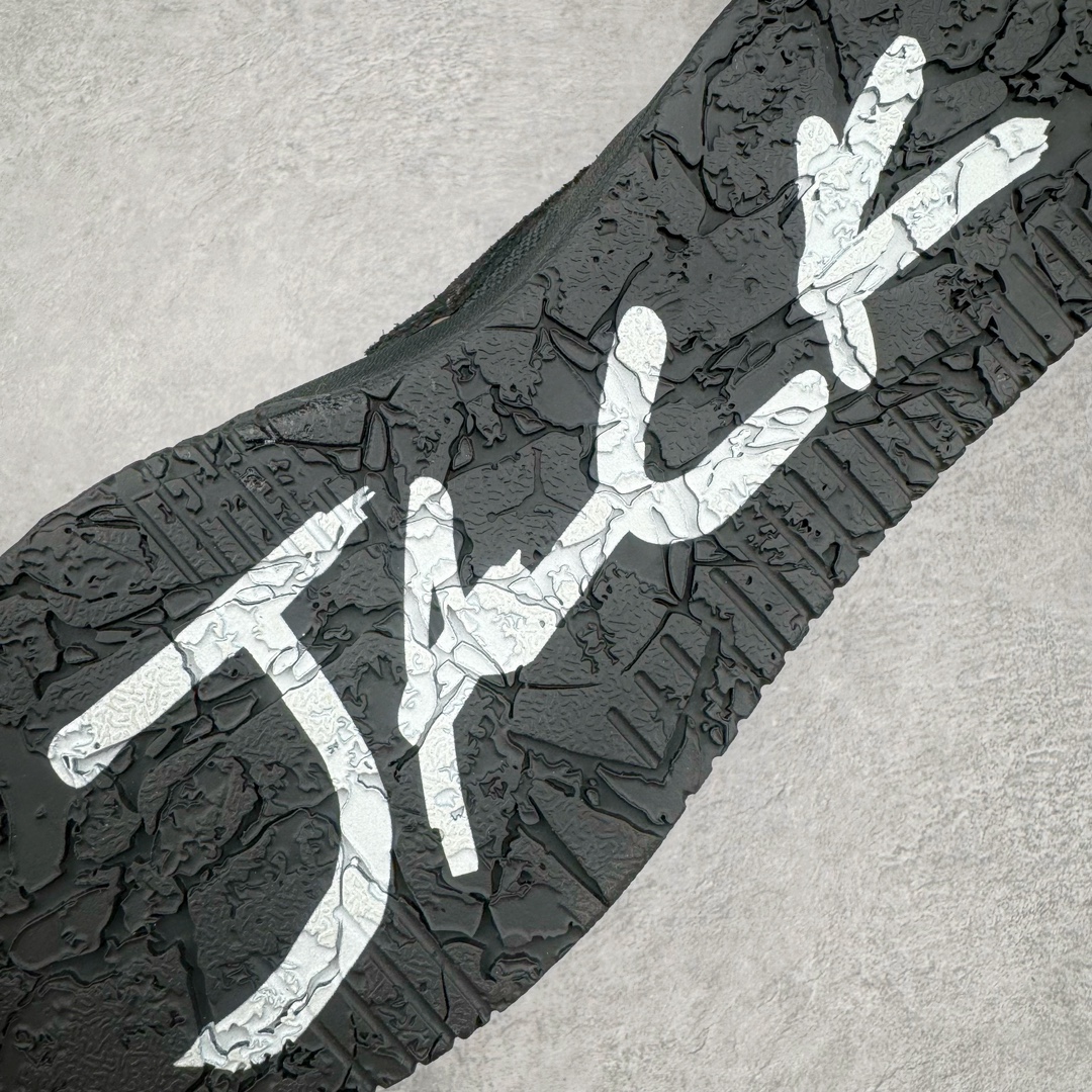 图片[12]-＃PK纯原 Travis Scott x Jordan AJ Cut The Check TS倒钩联名魔术贴篮球鞋 黑棕 FZ8117-204 注意默认配原盒盒子配套布袋不用加钱 退货丢失扣30元 原厂全套原楦原纸板冲刀磨具开发 原厂皮料加持 原厂港宝加持定型后跟R度完美 同源原厂电绣 鬼脸飞翼针数密度立体效果一致 百分百一致原鞋 原厂拉帮工艺 针距密度一致 后跟弧度收口自然不对折 极致一眼正品既视感 进口玻璃冲刀皮料裁剪零毛边 全鞋电脑针车工艺 品控清洁度最高QC检验标准 免检产品 原厂订购鞋盒、布袋、鞋标、防尘纸、鞋撑、鞋带 追求极致的原厂味道 配色方面采用白色为基础 搭配棕色框架呈现 完美还原了初代倒钩的配色设计 细节方面 标志性的反钩Swoosh采用米色点缀 鞋面还带有特殊的魔术贴细节 此外在鞋舌、后跟部分均带有Cactus Jack厂牌Logo 彰显鞋款特殊身份 尺码：36 36.5 37.5 38 38.5 39 40 40.5 41 42 42.5 43 44 44.5 45 46 47.5-选品中心