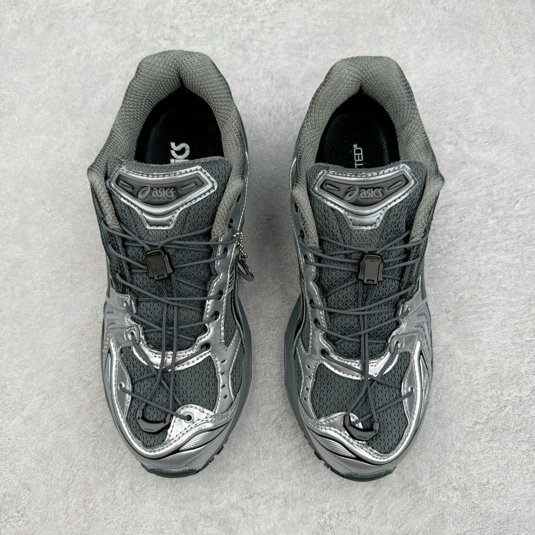 图片[2]-ASICS GEL-KAYANO 14 亚瑟士系列轻量缓震休闲运动跑步鞋 设计师 Hidenori Yamashita 以「Flash」一词为灵感，创造出未来感金属色鞋面，改造升级内在性能，由内而外全面革新，为 GEL-KAYANO 家族传承及经典跑鞋文化的延续，创下里程碑式作品。ASICS GEL – KAYANO 14 跑鞋重新诠释了复古的跑步形状，并以其 2000 年代后期的美学理念重新铺装，银色与蓝色的鞋面极为高档.网面铺陈与鞋面、鞋头多处细节位增添了透气性。ASICS GEL – KAYANO 14的鞋后跟部中底上以及多密度耐磨鞋底增加了 GEL 缓震胶，提供高抗冲击性、缓冲性、可保护脚部免受地面冲击的影响，穿着舒适性十足「入手同款」尺码：35.5 36 37 37.5 38 39 39.5 40.5 41.5 42 42.5 43.5 44 45-选品中心