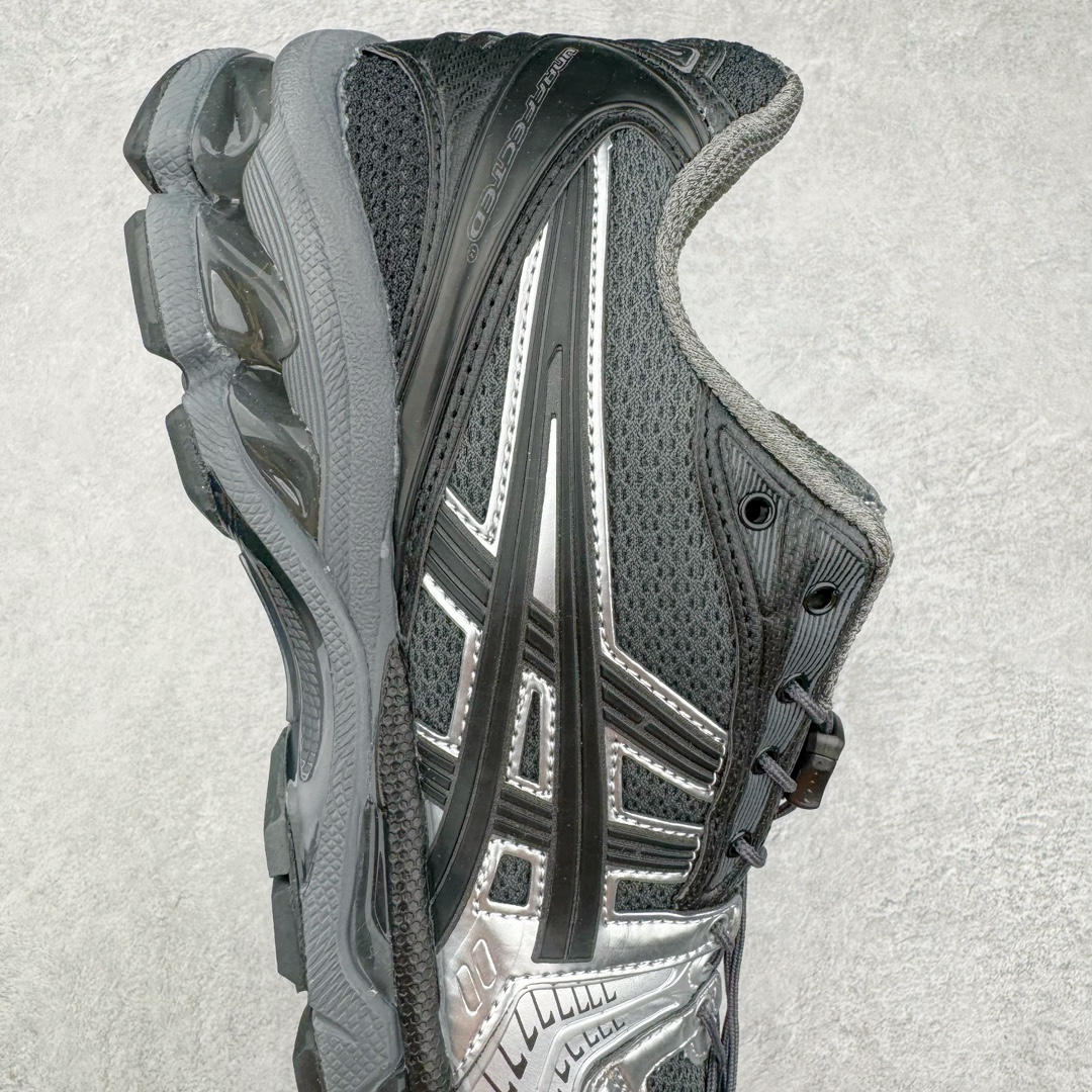 图片[6]-ASICS GEL-KAYANO 14 亚瑟士系列轻量缓震休闲运动跑步鞋 设计师 Hidenori Yamashita 以「Flash」一词为灵感，创造出未来感金属色鞋面，改造升级内在性能，由内而外全面革新，为 GEL-KAYANO 家族传承及经典跑鞋文化的延续，创下里程碑式作品。ASICS GEL – KAYANO 14 跑鞋重新诠释了复古的跑步形状，并以其 2000 年代后期的美学理念重新铺装，银色与蓝色的鞋面极为高档.网面铺陈与鞋面、鞋头多处细节位增添了透气性。ASICS GEL – KAYANO 14的鞋后跟部中底上以及多密度耐磨鞋底增加了 GEL 缓震胶，提供高抗冲击性、缓冲性、可保护脚部免受地面冲击的影响，穿着舒适性十足「入手同款」尺码：35.5 36 37 37.5 38 39 39.5 40.5 41.5 42 42.5 43.5 44 45-选品中心