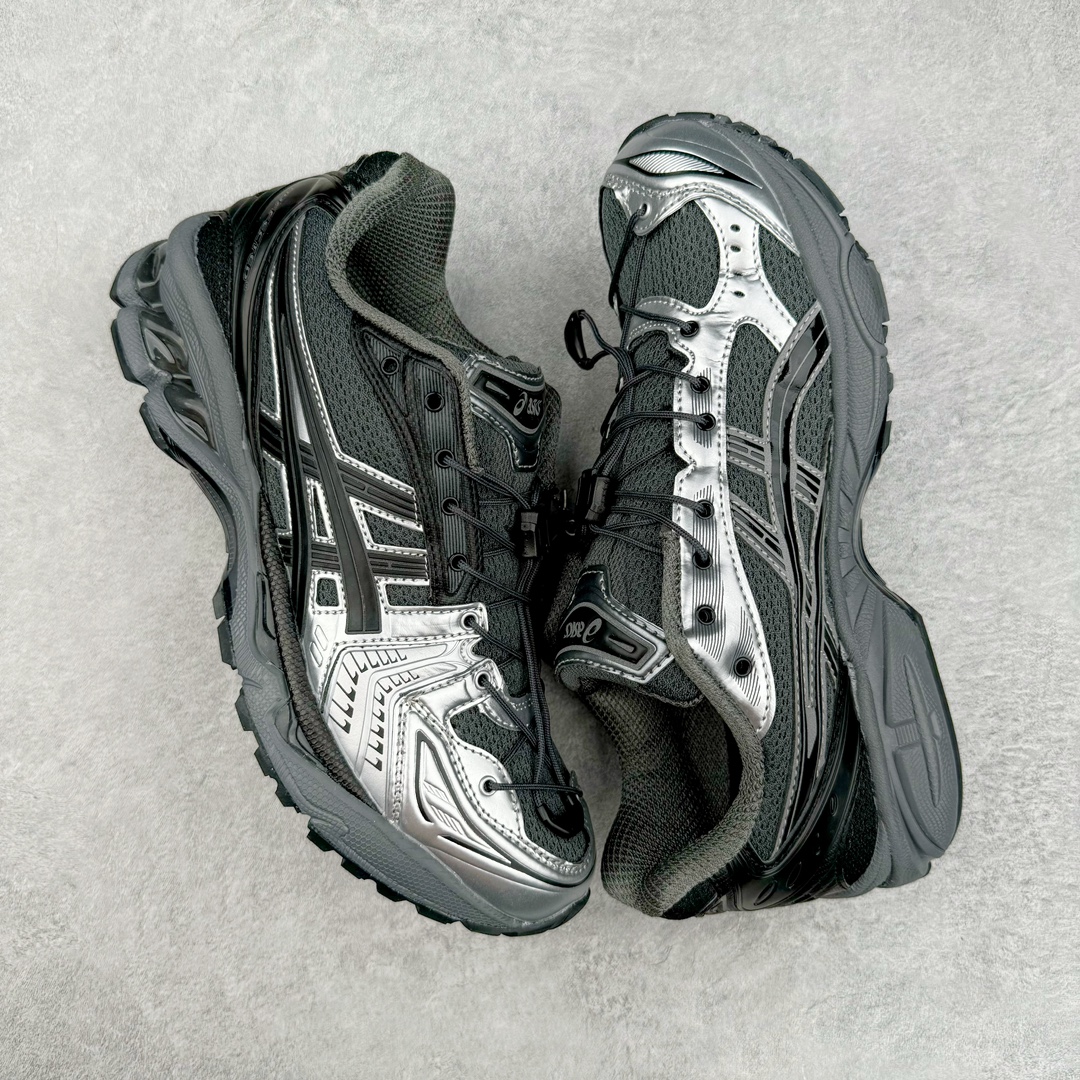图片[3]-ASICS GEL-KAYANO 14 亚瑟士系列轻量缓震休闲运动跑步鞋 设计师 Hidenori Yamashita 以「Flash」一词为灵感，创造出未来感金属色鞋面，改造升级内在性能，由内而外全面革新，为 GEL-KAYANO 家族传承及经典跑鞋文化的延续，创下里程碑式作品。ASICS GEL – KAYANO 14 跑鞋重新诠释了复古的跑步形状，并以其 2000 年代后期的美学理念重新铺装，银色与蓝色的鞋面极为高档.网面铺陈与鞋面、鞋头多处细节位增添了透气性。ASICS GEL – KAYANO 14的鞋后跟部中底上以及多密度耐磨鞋底增加了 GEL 缓震胶，提供高抗冲击性、缓冲性、可保护脚部免受地面冲击的影响，穿着舒适性十足「入手同款」尺码：35.5 36 37 37.5 38 39 39.5 40.5 41.5 42 42.5 43.5 44 45-选品中心