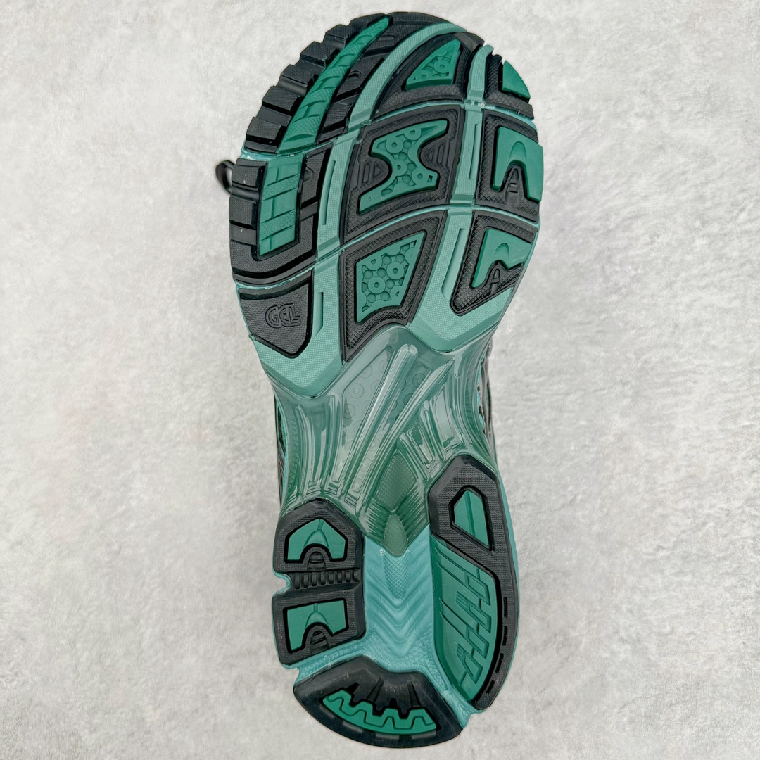 图片[9]-ASICS GEL-KAYANO 14 亚瑟士系列轻量缓震休闲运动跑步鞋 设计师 Hidenori Yamashita 以「Flash」一词为灵感，创造出未来感金属色鞋面，改造升级内在性能，由内而外全面革新，为 GEL-KAYANO 家族传承及经典跑鞋文化的延续，创下里程碑式作品。ASICS GEL – KAYANO 14 跑鞋重新诠释了复古的跑步形状，并以其 2000 年代后期的美学理念重新铺装，银色与蓝色的鞋面极为高档.网面铺陈与鞋面、鞋头多处细节位增添了透气性。ASICS GEL – KAYANO 14的鞋后跟部中底上以及多密度耐磨鞋底增加了 GEL 缓震胶，提供高抗冲击性、缓冲性、可保护脚部免受地面冲击的影响，穿着舒适性十足「入手同款」尺码：35.5 36 37 37.5 38 39 39.5 40.5 41.5 42 42.5 43.5 44 45-选品中心