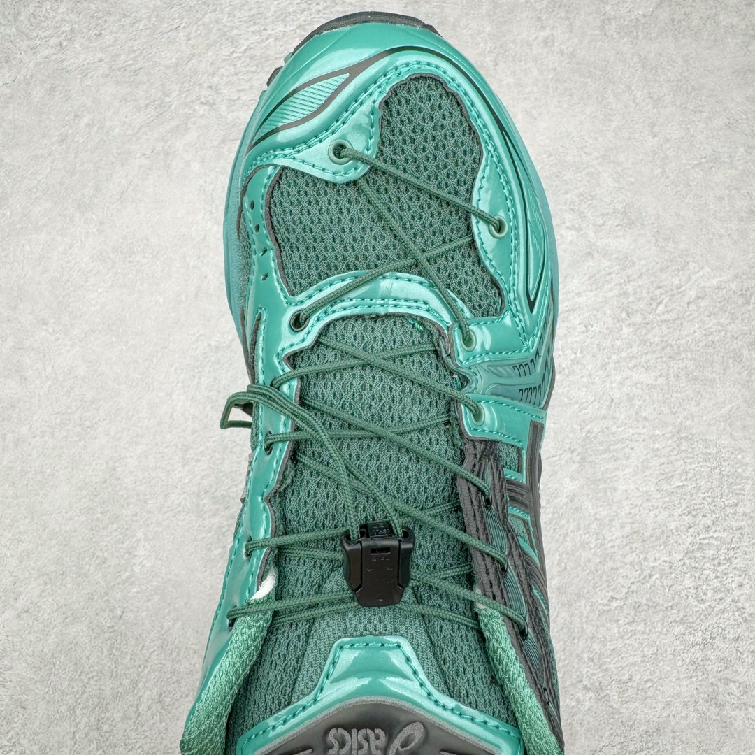 图片[4]-ASICS GEL-KAYANO 14 亚瑟士系列轻量缓震休闲运动跑步鞋 设计师 Hidenori Yamashita 以「Flash」一词为灵感，创造出未来感金属色鞋面，改造升级内在性能，由内而外全面革新，为 GEL-KAYANO 家族传承及经典跑鞋文化的延续，创下里程碑式作品。ASICS GEL – KAYANO 14 跑鞋重新诠释了复古的跑步形状，并以其 2000 年代后期的美学理念重新铺装，银色与蓝色的鞋面极为高档.网面铺陈与鞋面、鞋头多处细节位增添了透气性。ASICS GEL – KAYANO 14的鞋后跟部中底上以及多密度耐磨鞋底增加了 GEL 缓震胶，提供高抗冲击性、缓冲性、可保护脚部免受地面冲击的影响，穿着舒适性十足「入手同款」尺码：35.5 36 37 37.5 38 39 39.5 40.5 41.5 42 42.5 43.5 44 45-选品中心